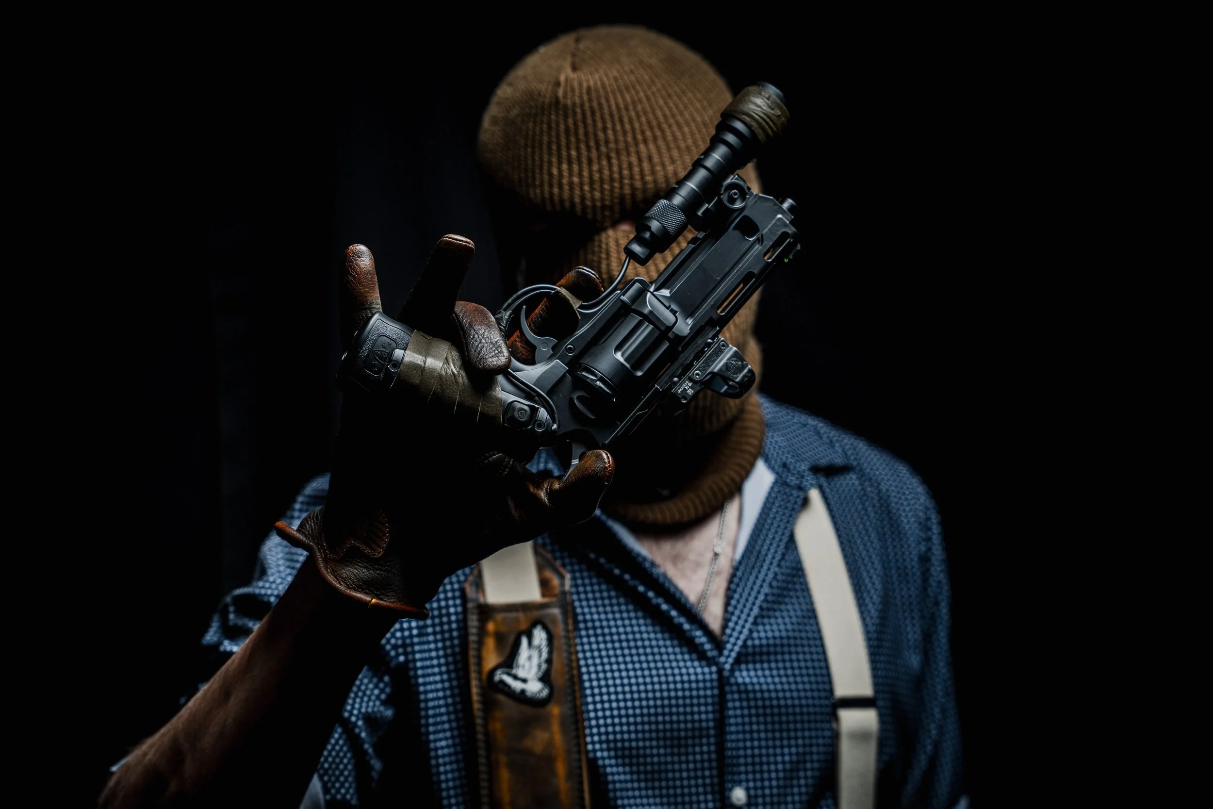 Classy
.
@davranov leather grip tape, gloves, sling pad, balaclava, and bag. 
.
#timeless #customleather #revolver