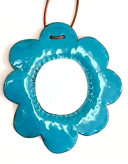 blue+scalloped+flower.jpg
