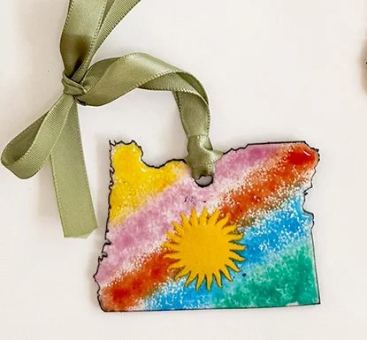 rainbow orn.jpg
