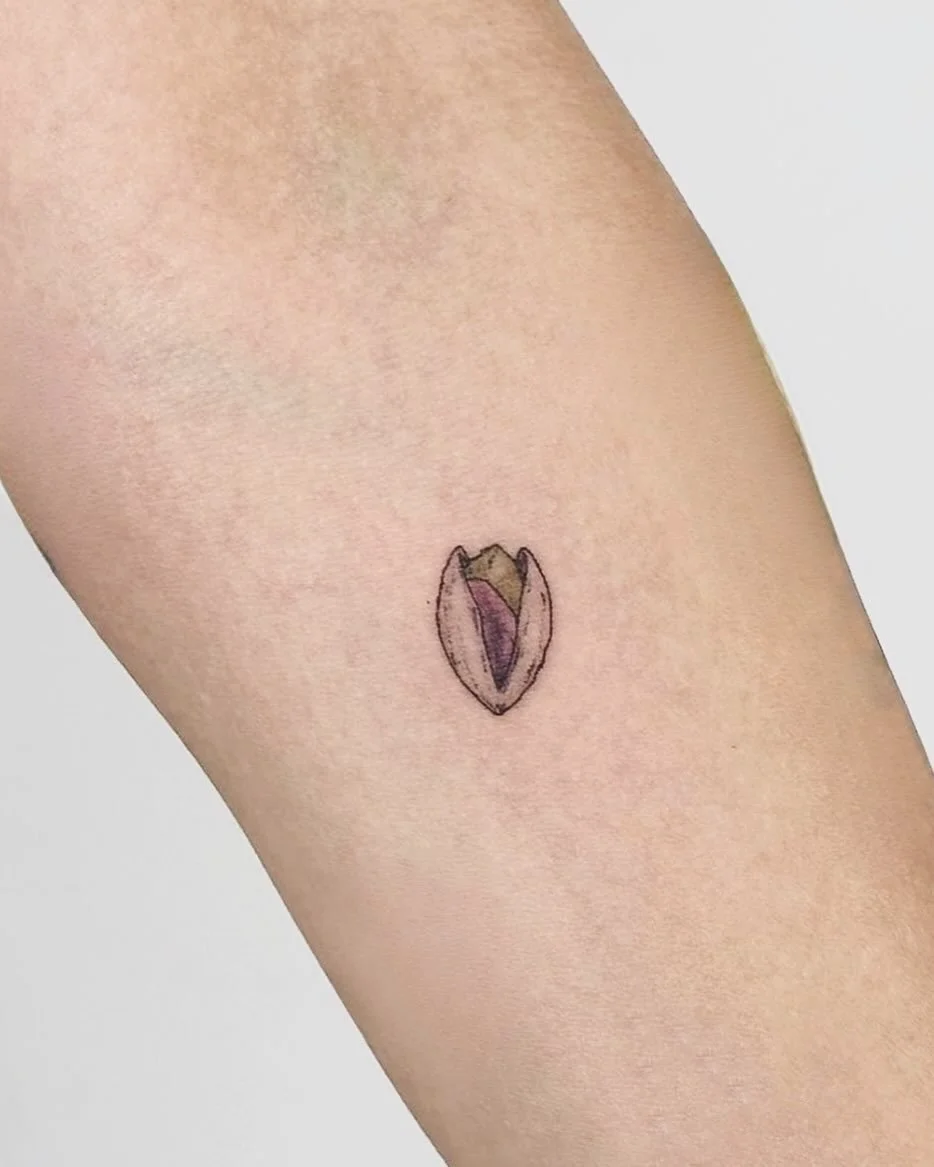 I’m beyond obsessed with the little pistachio cutie I did today!… I’m always a little hesitant to do color with a single needle bc I think it fades easily!!🤞 BUT IM STILL IN LOVE ❤️