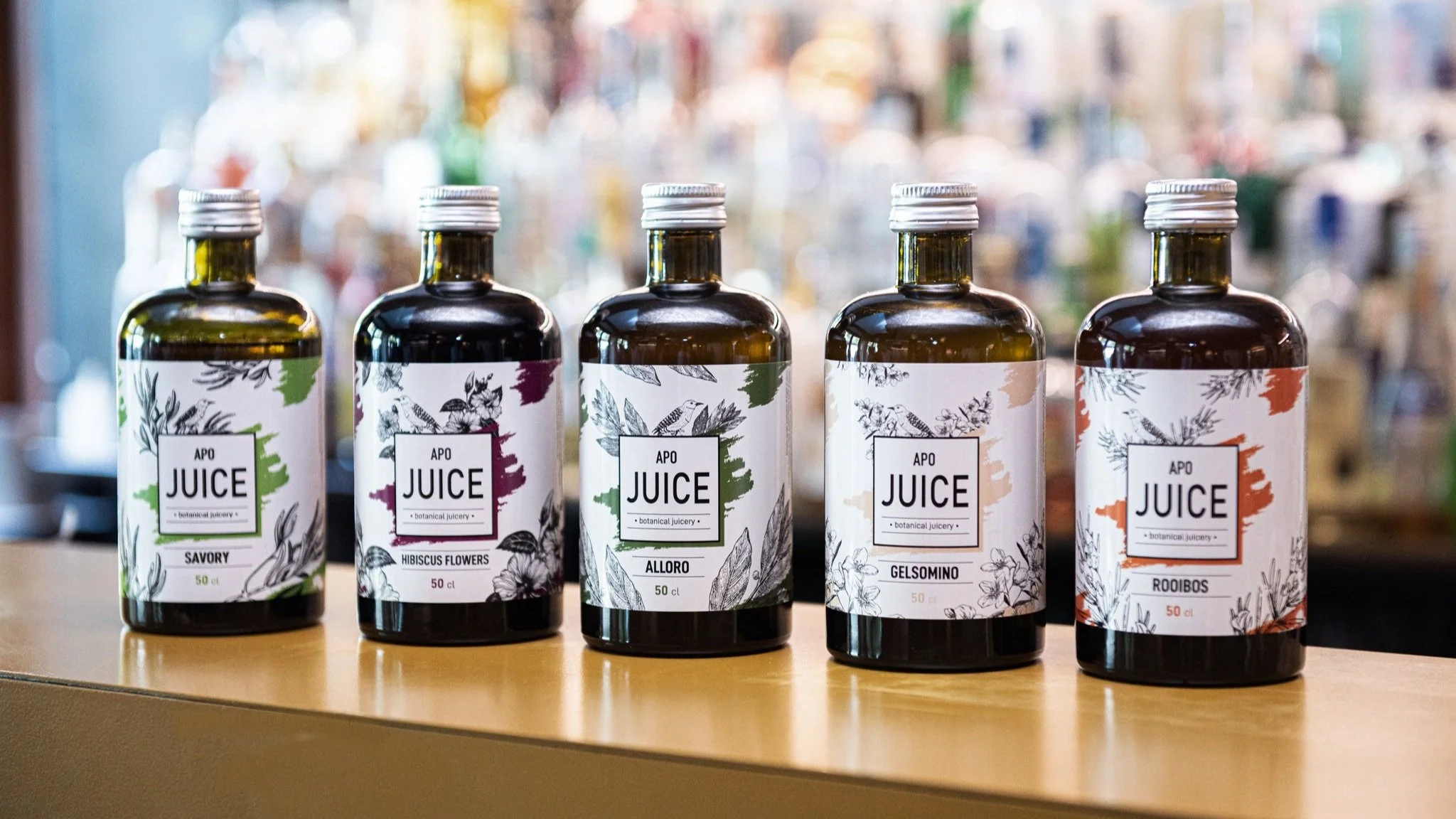 Selezione di estratti botanici analcolici BOTANICA a base di erbe e fiori, pensati per la miscelazione e i cocktail senza alcol e analcolici.