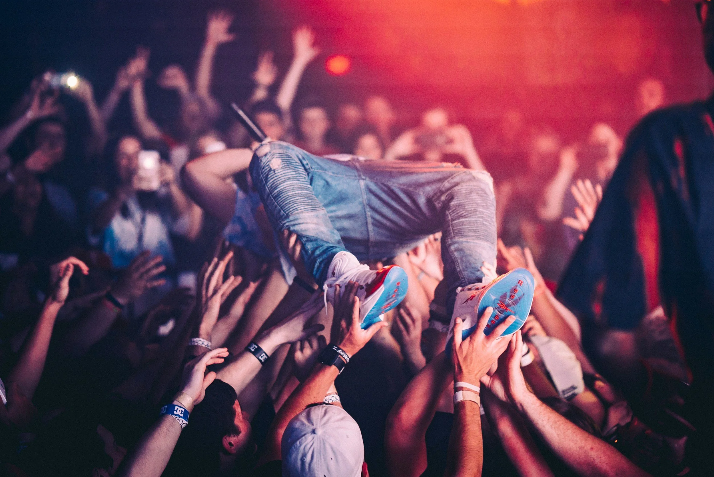 HOW TO HANDLE A LARGE FAN BASE AS A UP IN COMING ARTIST