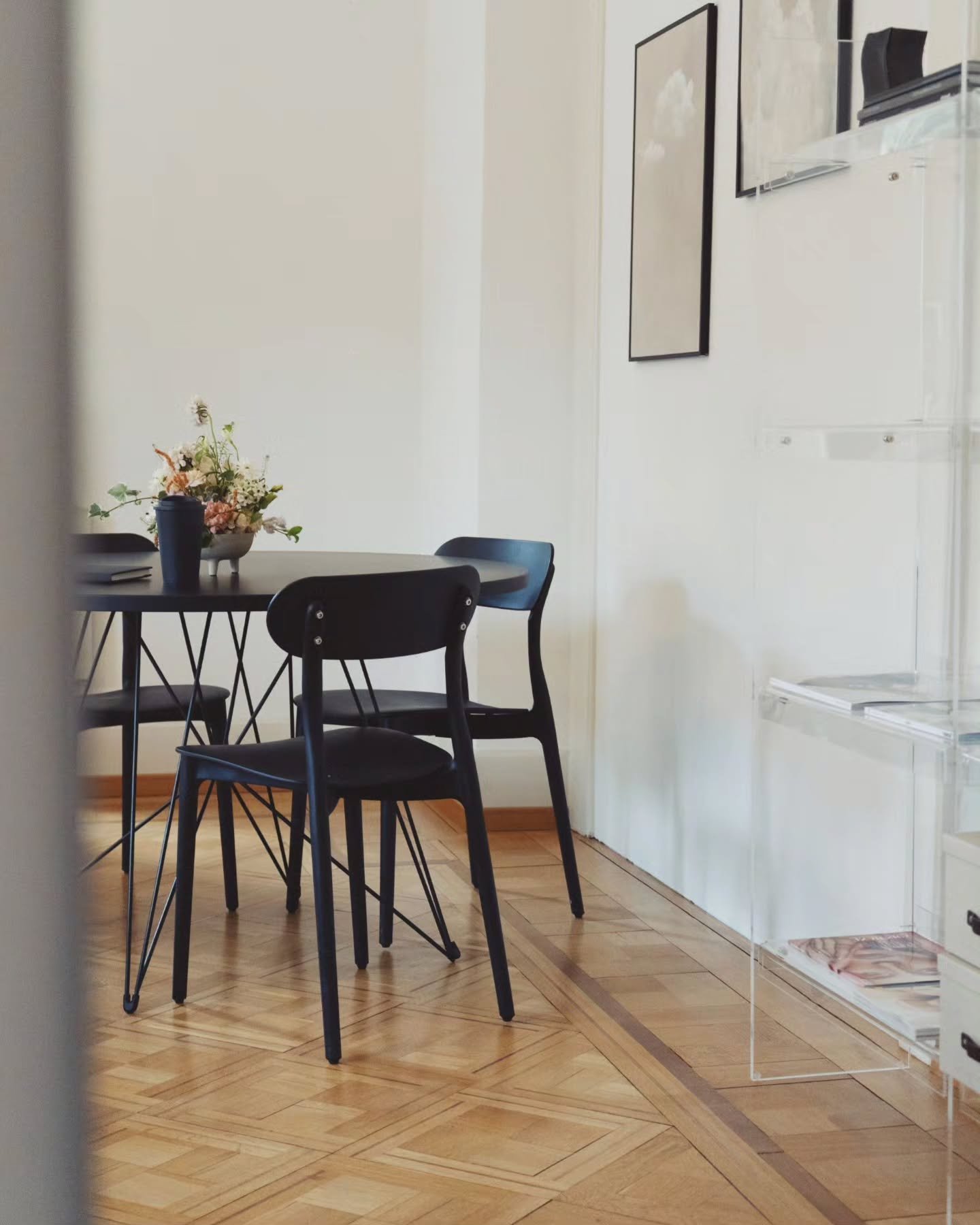 Looks empty? We are just hiding from the heat.. The fans are spinning, the iced coffees are flowing, and yes &mdash; we are still at the office while half of Zurich is probably at the Badi 🌊 #KioskAgency