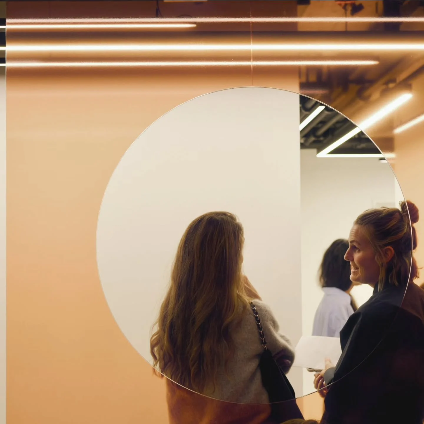 Last week by the lake ✨
We celebrated the opening of @sweetskinch second campus in St&auml;fa - a light-filled, clinical space for modern dermatology, dermato-surgery and aesthetic medicine by the z&uuml;richsee. Designed for prevention, therapy and 