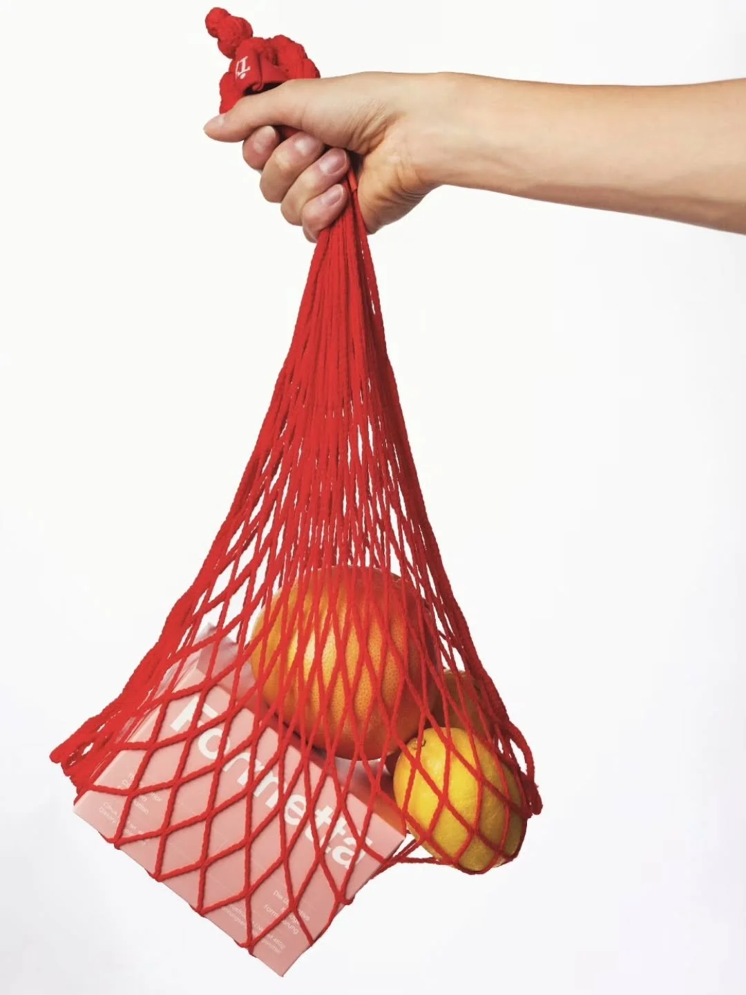 How to carry your essentials: keys, phone, vitamin C&hellip; and your daily @formetta collagen 🍊 #KioskAgency
📸 @by.a.management