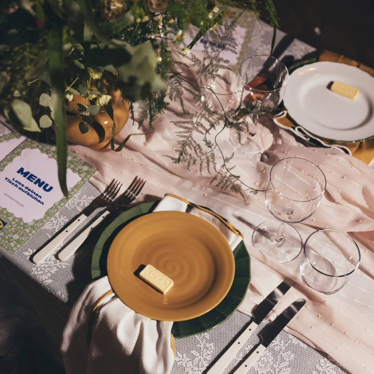 Last night we swapped grey skies for spring vibes 🌿
Together with @ikeaswitzerland, we hosted an intimate dinner in Zurich - bringing Scandinavian design and comfort food together around one very important ingredient&hellip; butter 🧈
The highlight 