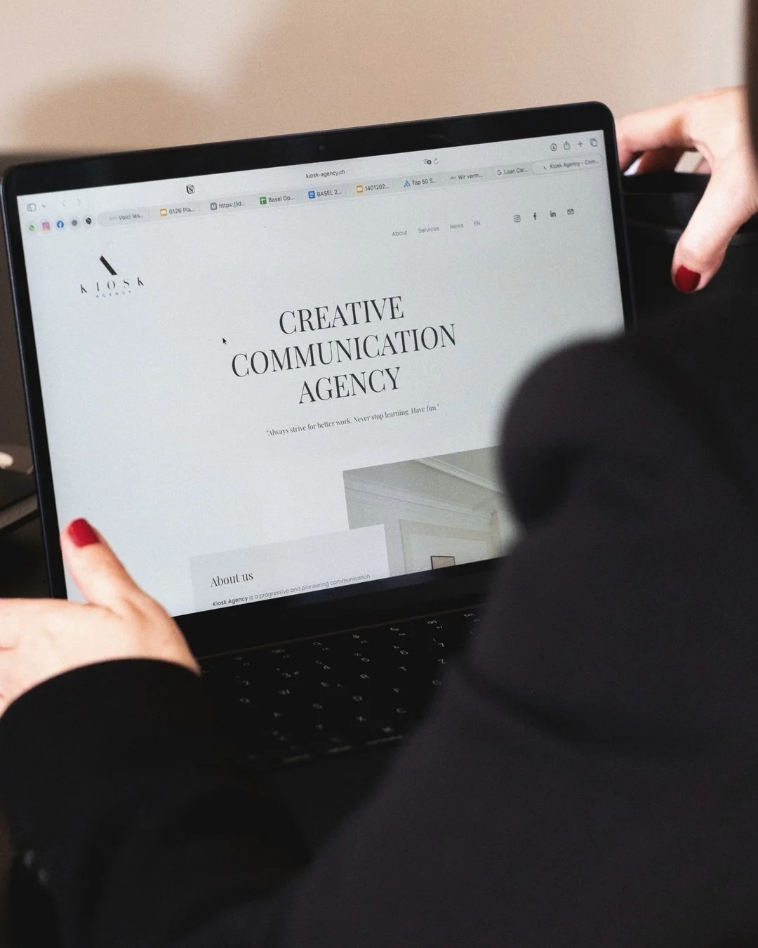 Zurich-based, Switzerland-connected and never standing still.​​​​​​​​ At Kiosk Agency, we are building strong connections between brands &amp; media through public and press relations, social media and events.​​​​​​​​
Young, dynamic, and always up fo