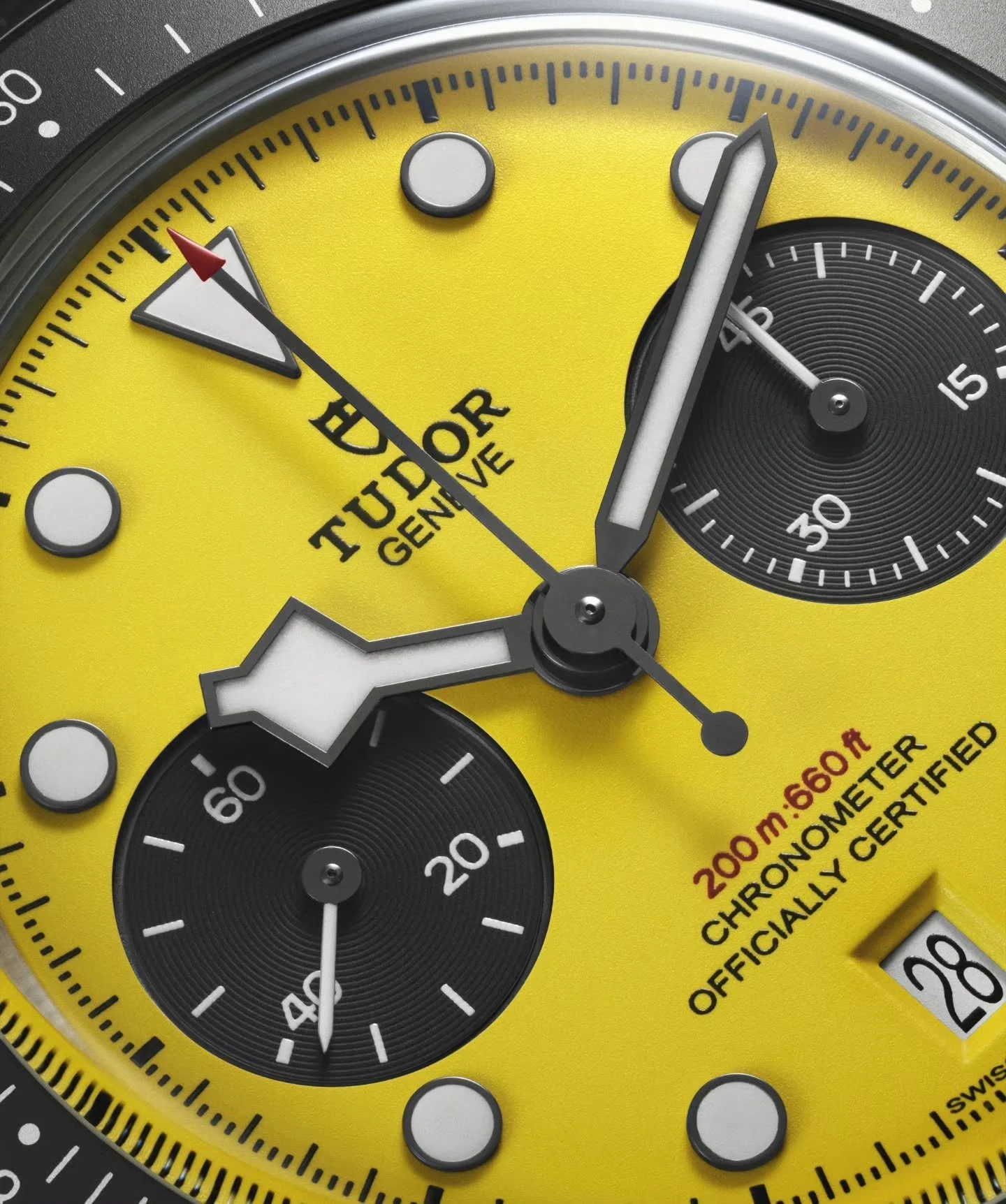 Did you see this dial already? The new Black Bay Chrono 39 marks the arrival of a new 39mm case size within @tudorwatch's chronograph collection.
And it does so in the least discreet way possible ; bright yellow dial, Chronograph heritage dating back