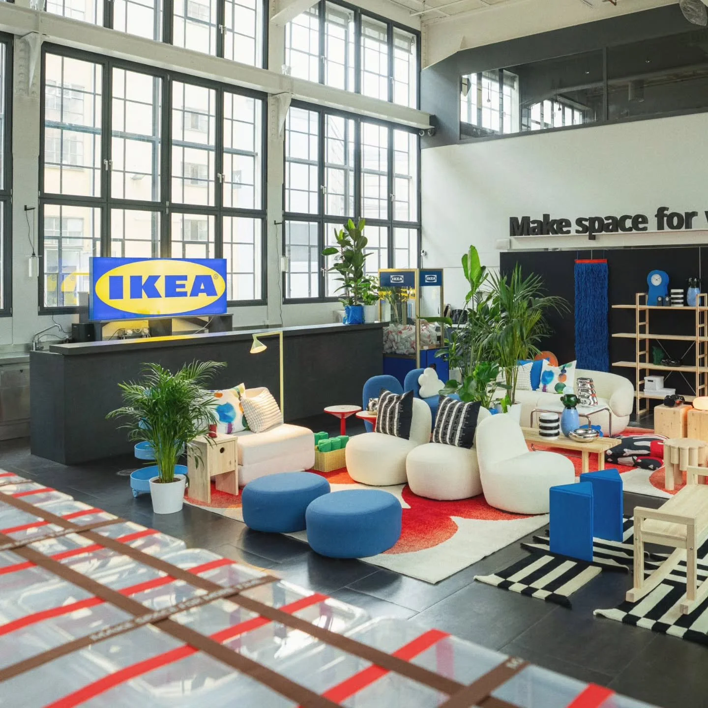&ldquo;Make space for&hellip;&rdquo; opens its doors today in Zurich.
Created by @ikeaswitzerland in collaboration with Dutch design studio @raw_color_, this colourful installation explores how thoughtful storage can create more clarity, flexibility 
