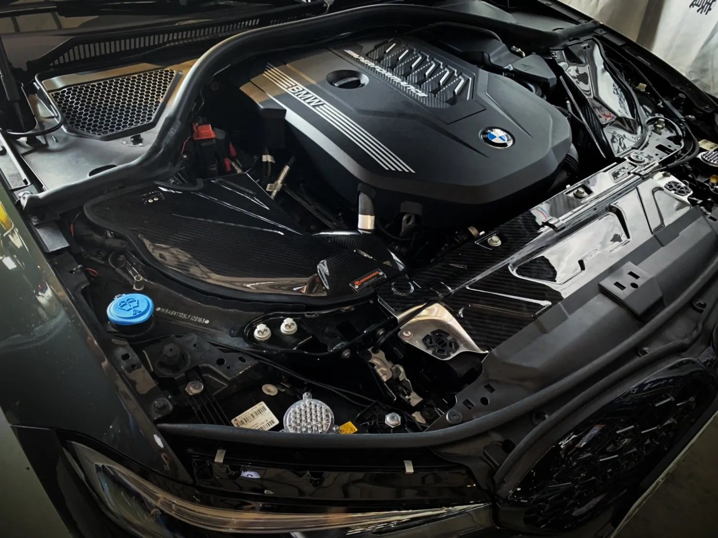 M340-Carbon-cold-air-intake-.jpg
