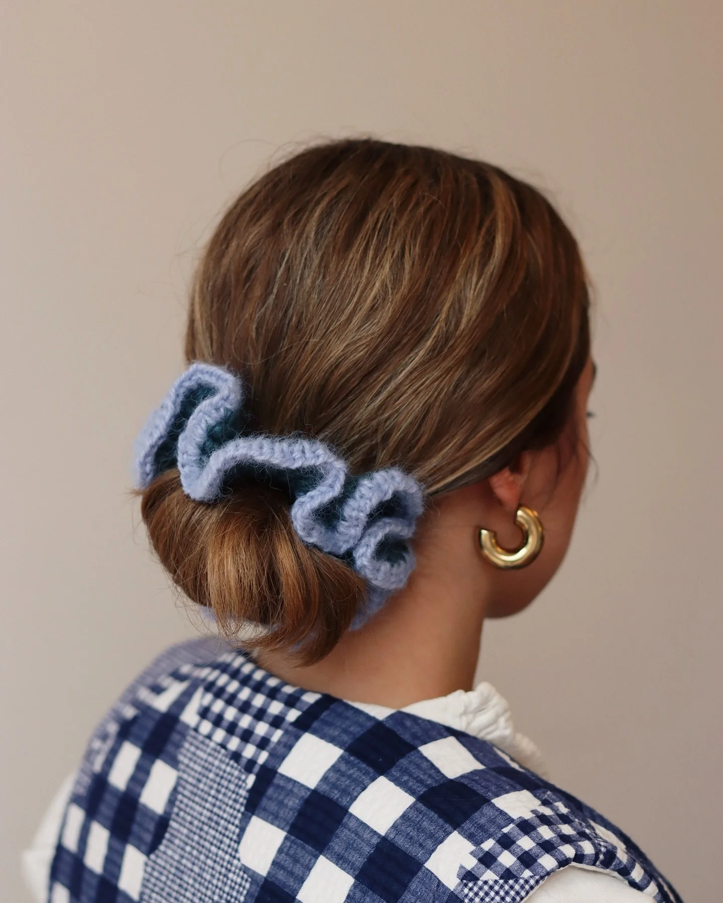 Vos prochains chouchous favoris ✨

Des chouchous en crochet r&eacute;alis&eacute; &agrave; la main ! Il y a un &eacute;lastique &agrave; l&rsquo;int&eacute;rieur qui permet de bien maintenir vos coiffures.

Disponible en plusieurs coloris !

#scrunch