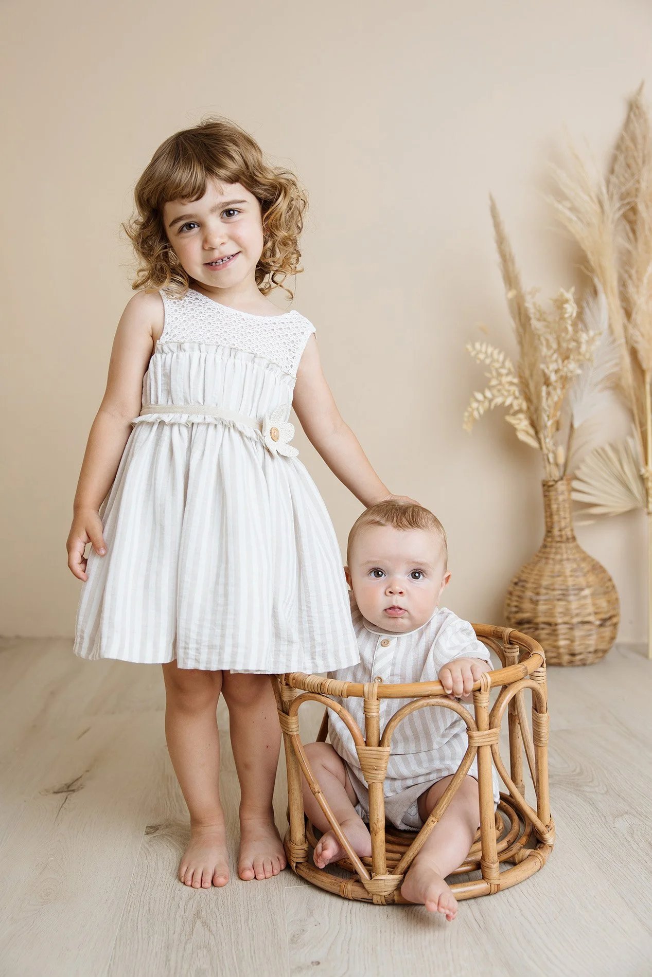 fotosestudio_fotosbautizo_fotosinfancia_veronicapelaez_fotografiasenestudio_fotografosasturias.jpg