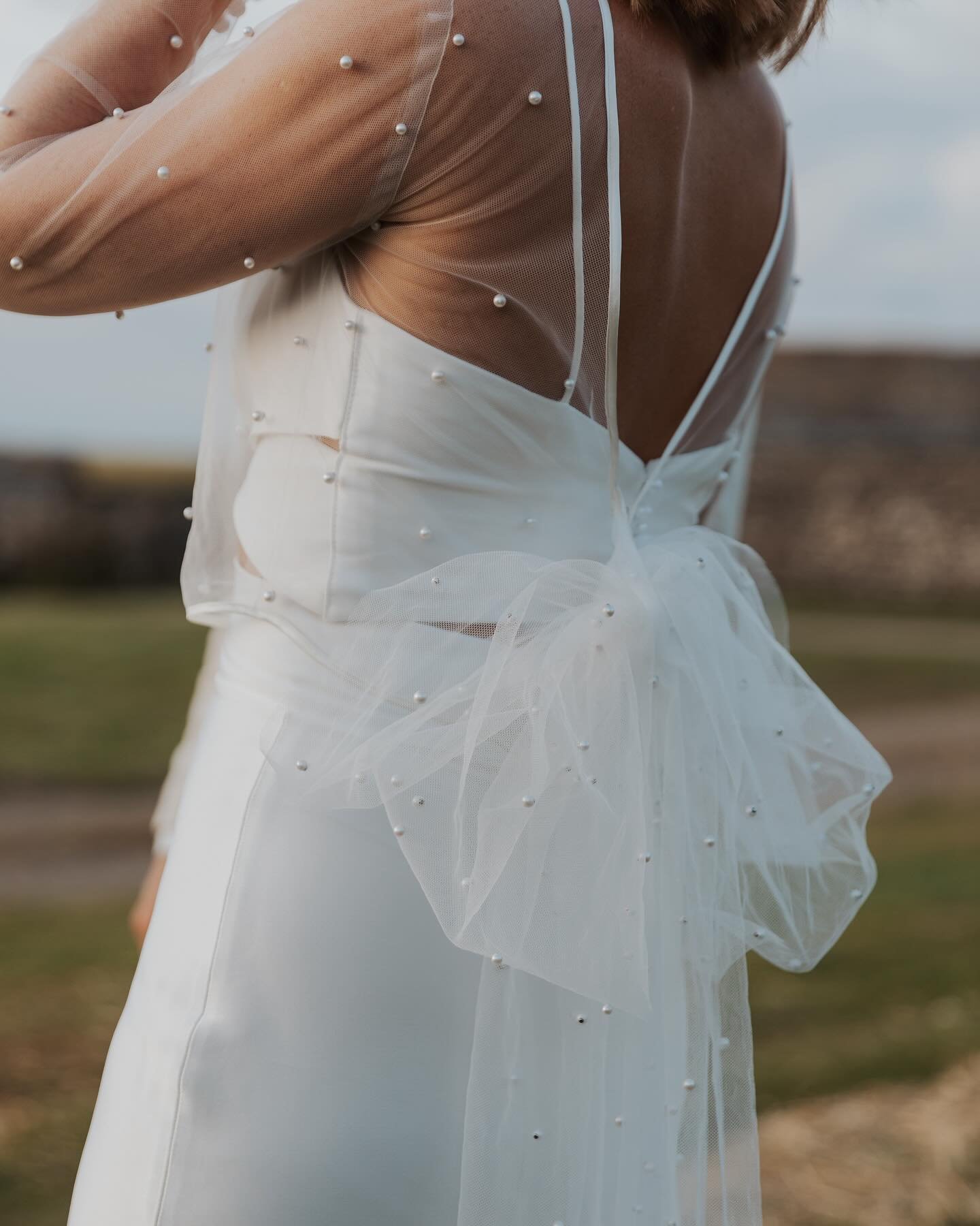 Pearls + Tulle + Big Bow = the Dream ☁️✨

I&rsquo;m not sure I&rsquo;ll ever get over these gorgeous images of Helen captured by @lizzie_churchill showing off her bespoke pearl tulle top perfectly. I adored making this super fun piece to go with Hele