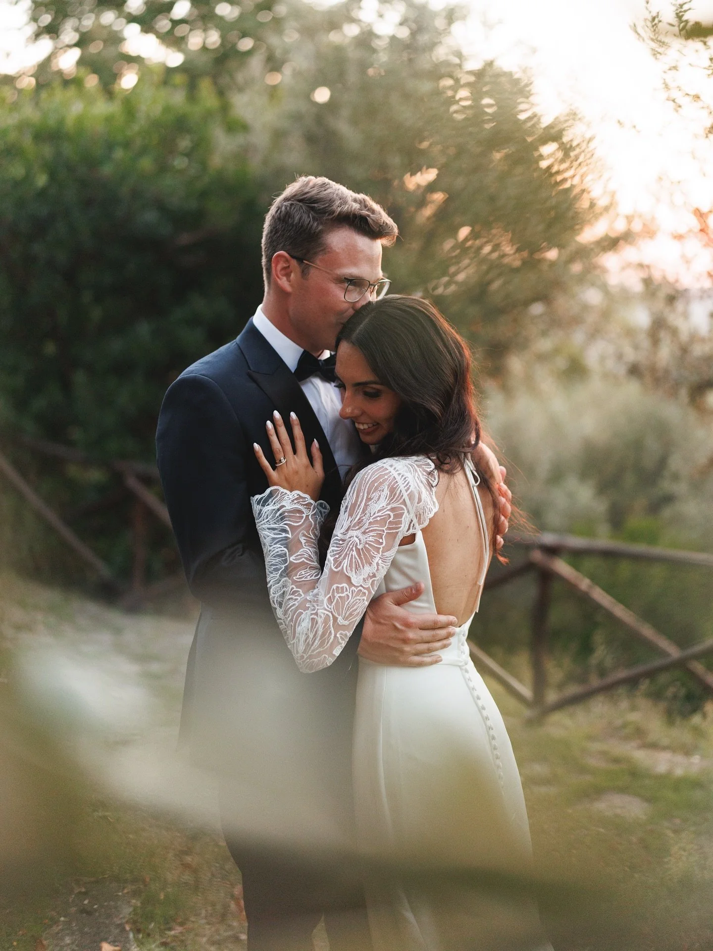 What a joy it was to receive these gorgeous images of Paola and Alex from their summer wedding in Italy. Paola was wonderfully organised and reached out well in advance to order her Cleo sleeves, the perfect addition to her dress for a delicate and d