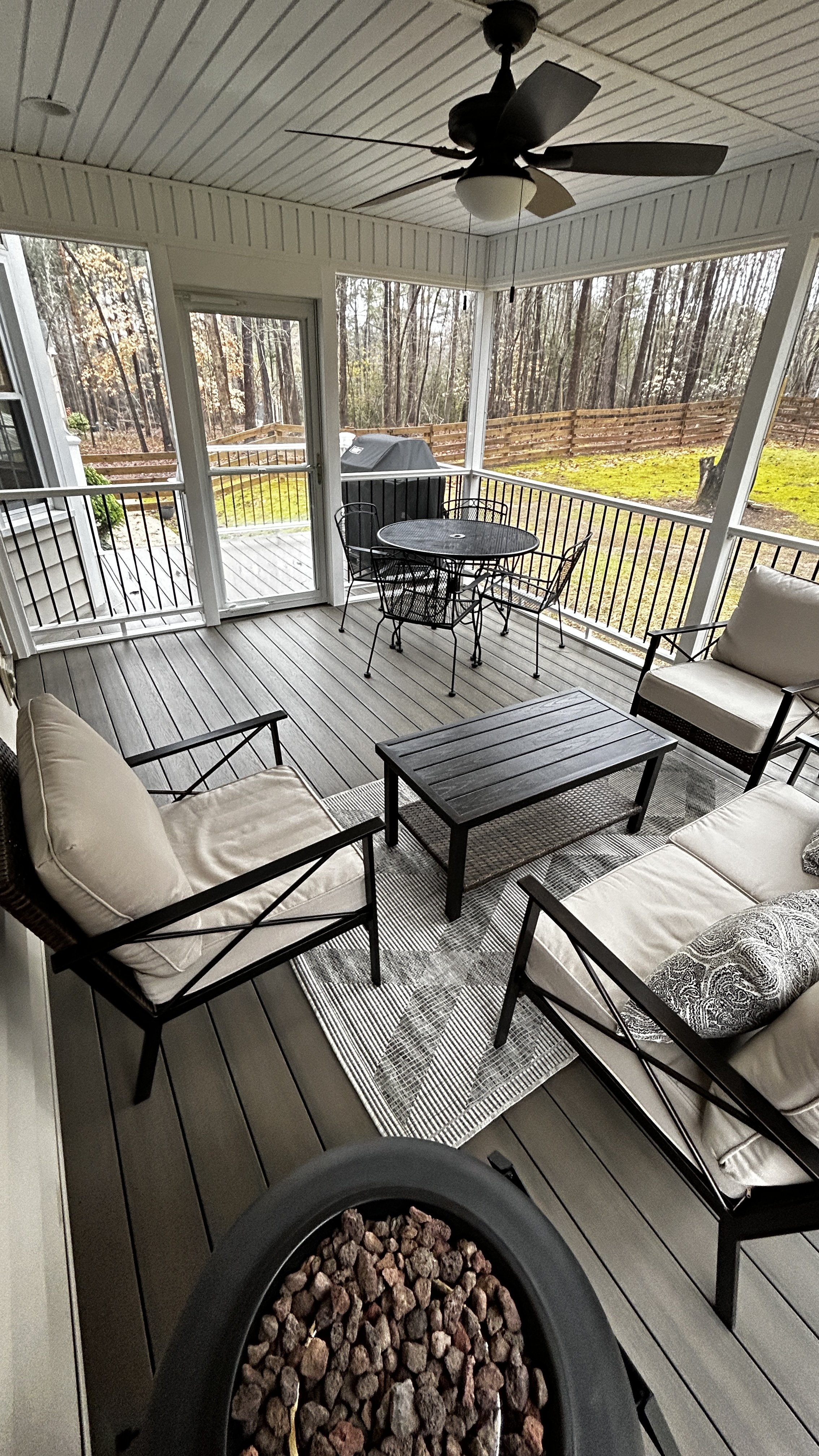 Hardison Porch & Grilling Deck: Moisture Shield Elevate Decking "Riverbank" | Deckorator's White Vinyl Railing with Black Round Balusters | ScreenEZE in White | Certainteed PVC