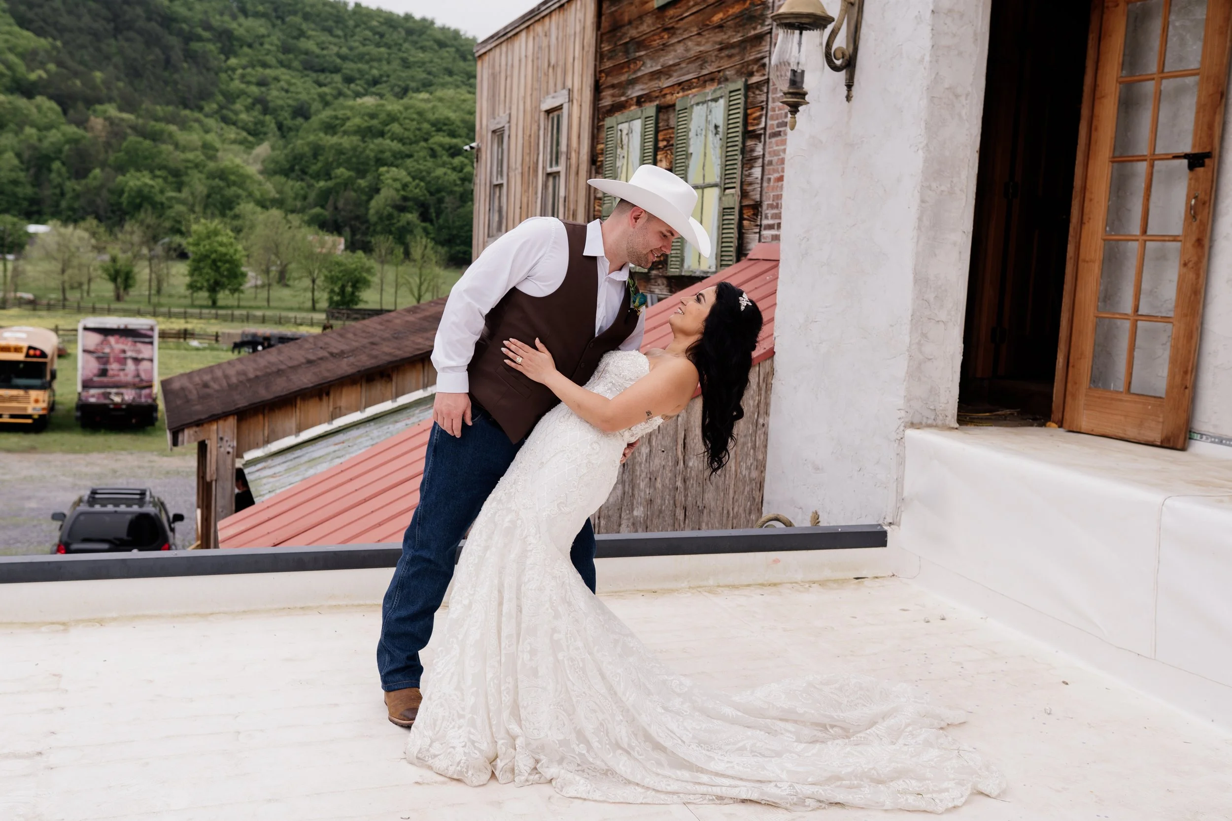 10 4. Bride and Groom.jpg