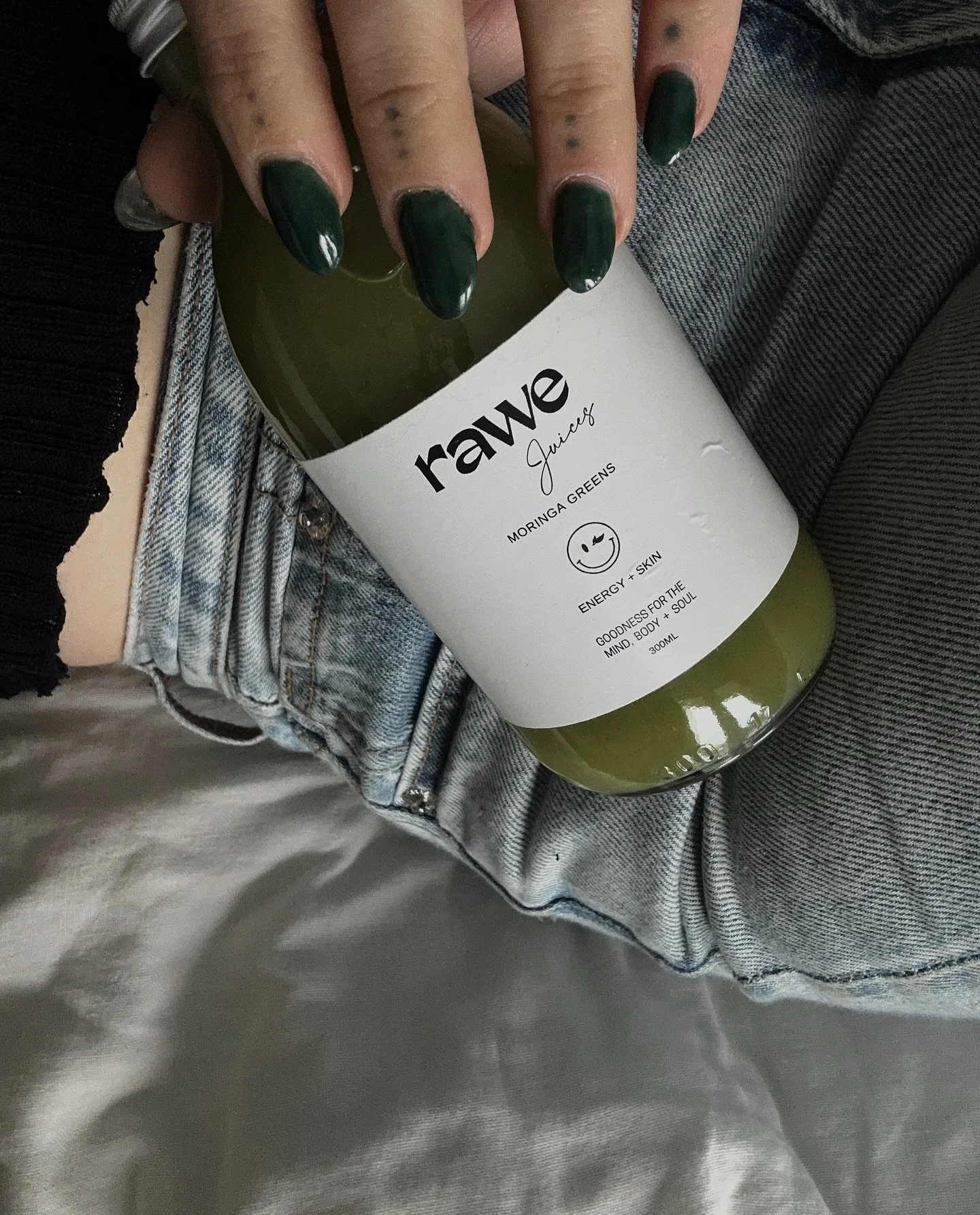 BYE BYE INFLAMMATION //
Moringa Greens is soothing for the digestive system and revitalising for the immune system
Hydration, inflammation relief, and support for digestion, kidneys, and liver all in one delicious bottle and made from ingredients