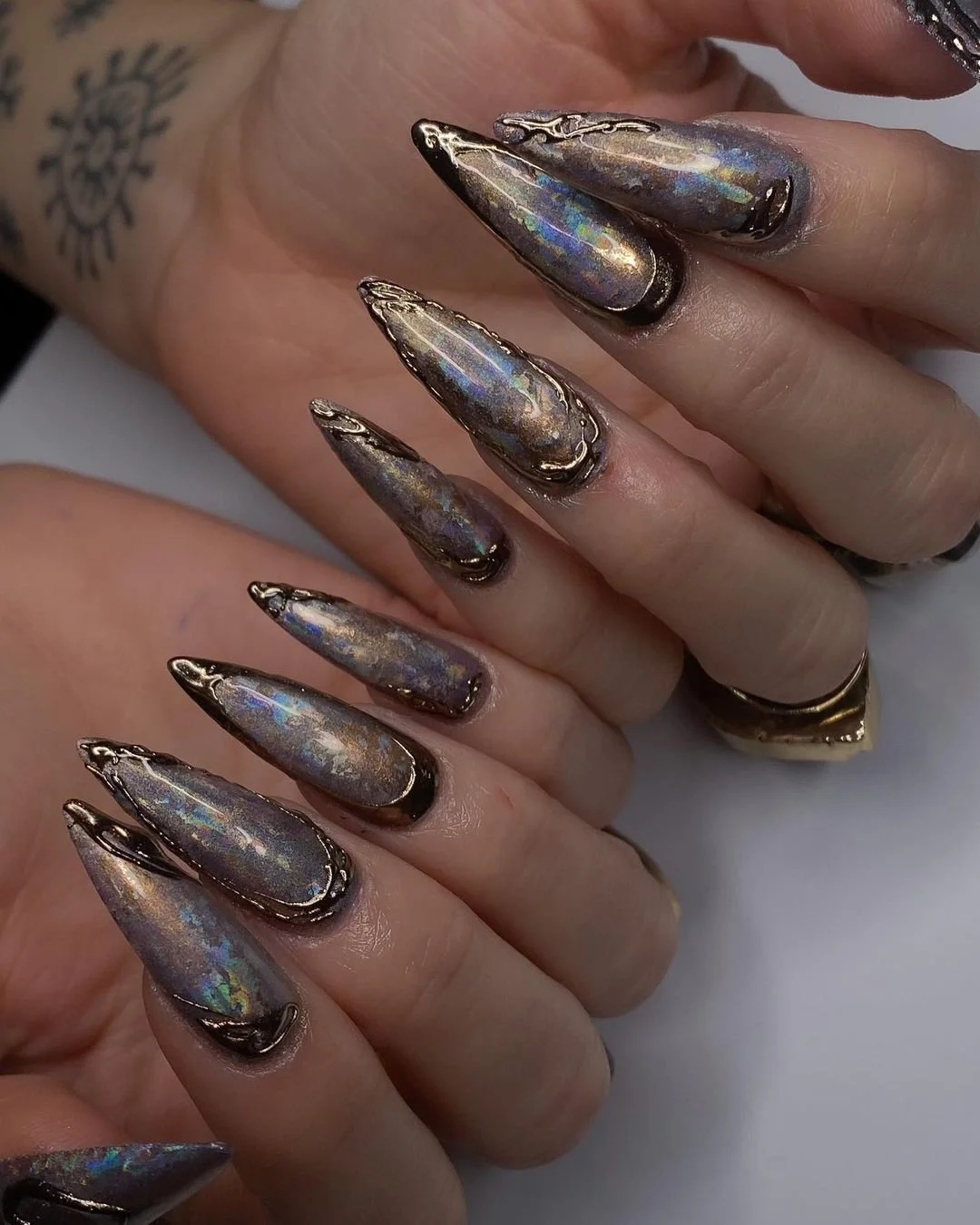 Labradorite Nails 🕯.jpg