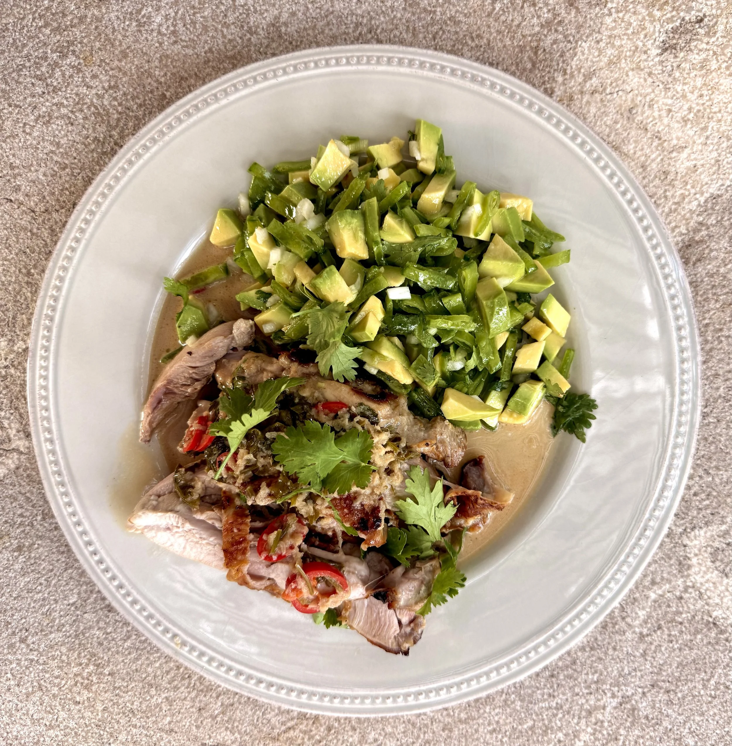 Grillet Kokoskylling Med Sukkerertsalat