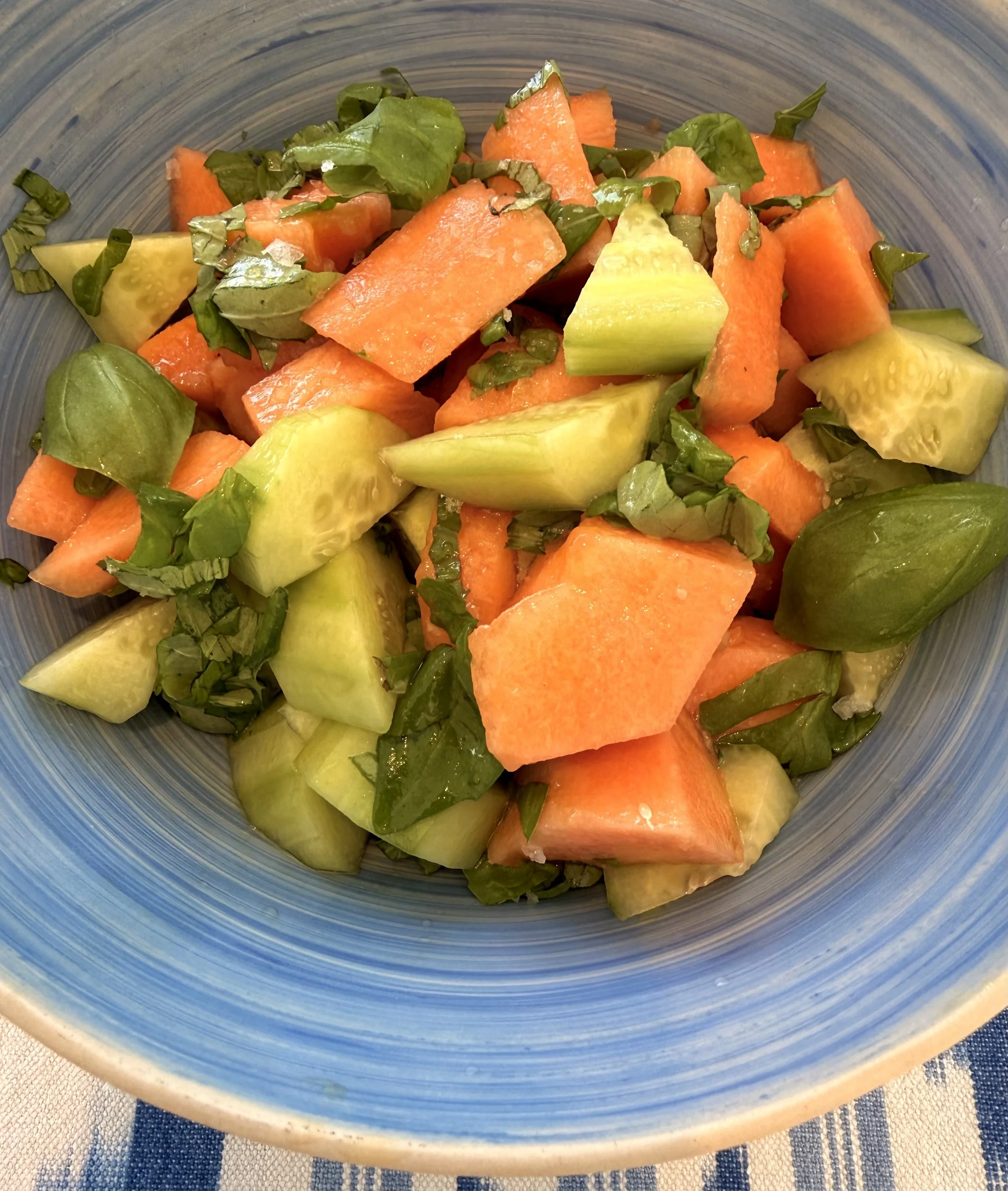 Melon- og Agurksalat med Basilikum