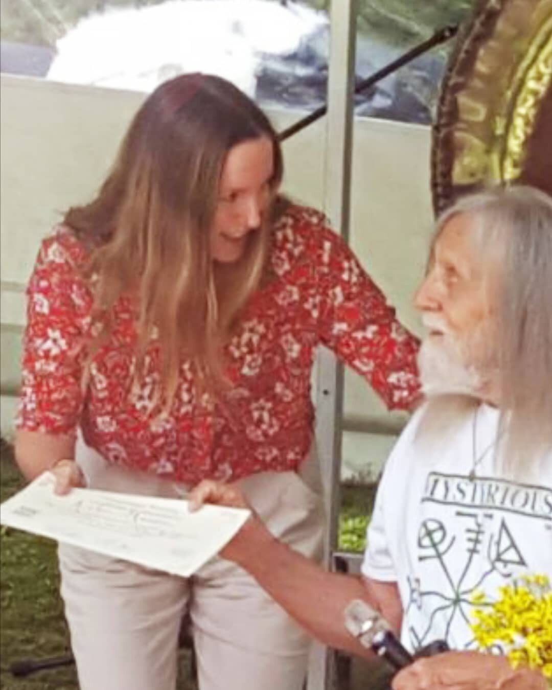 The Don of the Gong; Gong Master Don Conreaux.
This photo makes my heart smile, a flashback of a magical training immersed in all things sound. ✨
Don is a magical man speading Gong waves of peace and sharing Gong knowledge all over the world. 🌱
Merr