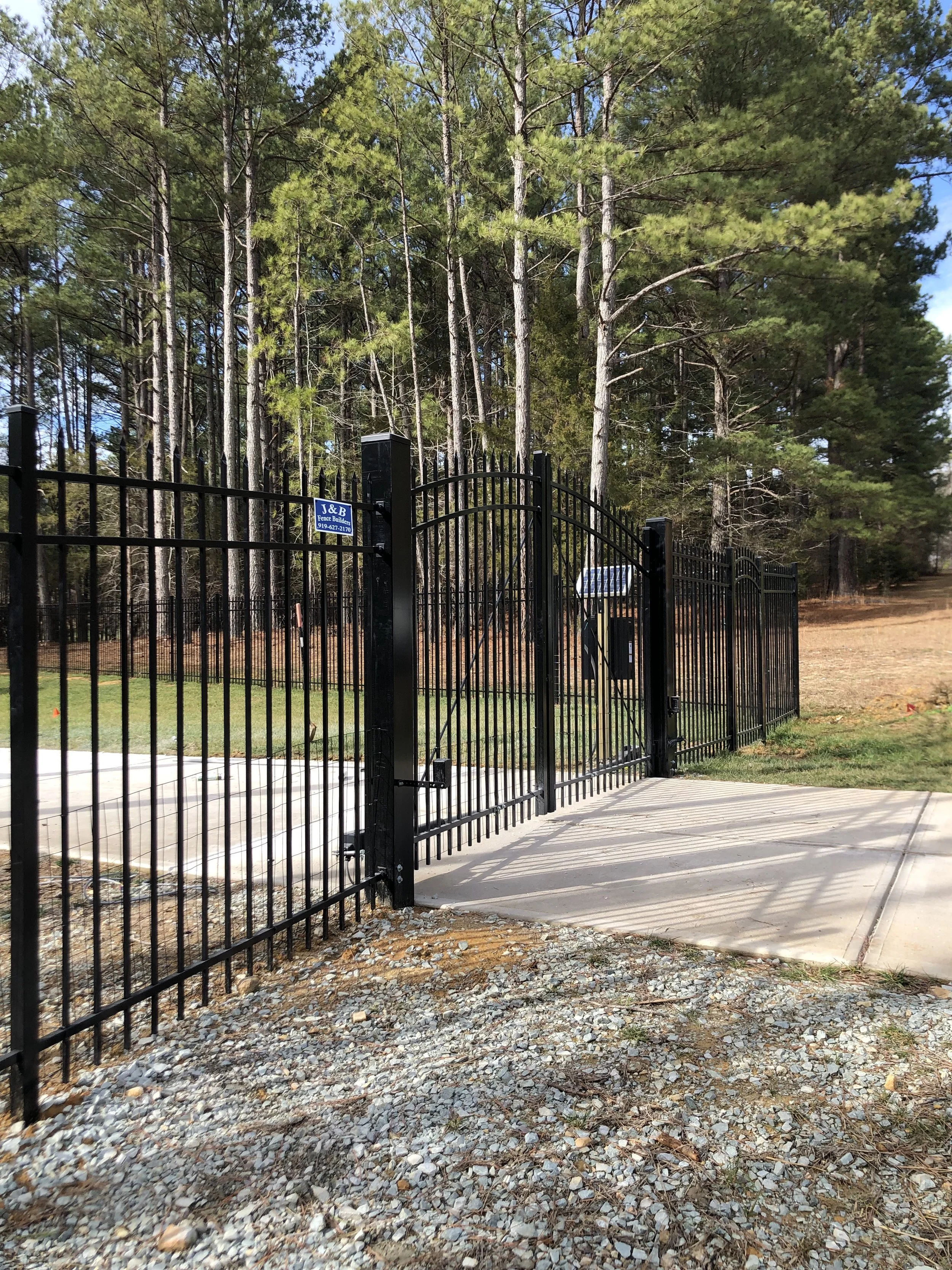 J&B Fence Builders