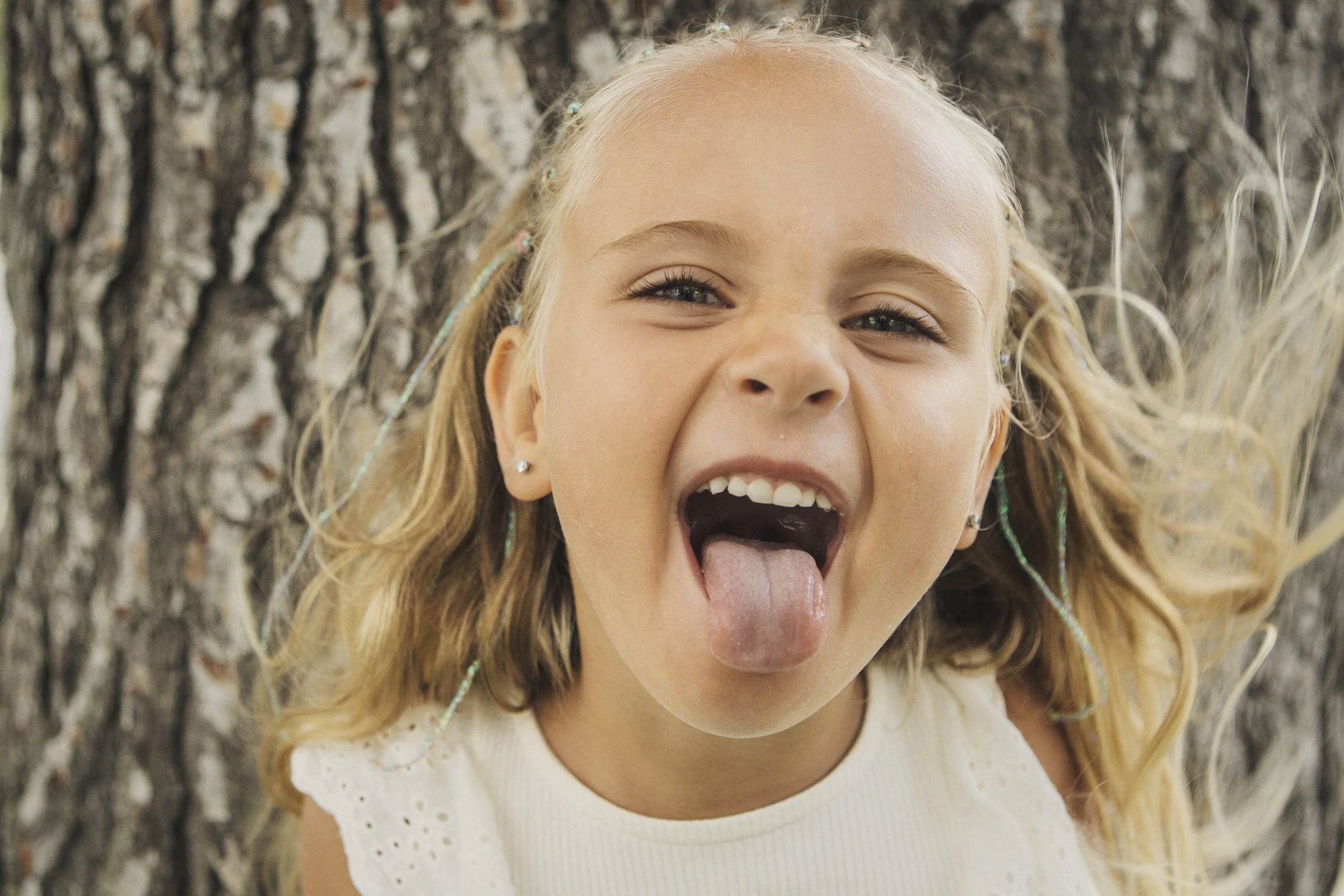 How to Pose Children Naturally for Beautiful Photos