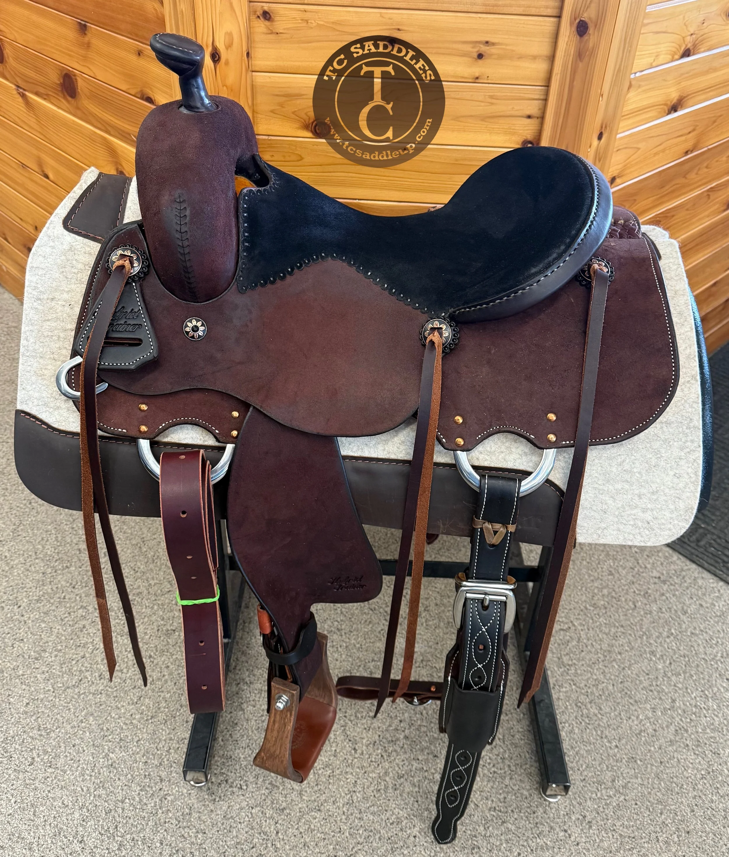 In Stock (AT STORE)!  Slaton 15.5" Light Weight Cow Horse DL Tree