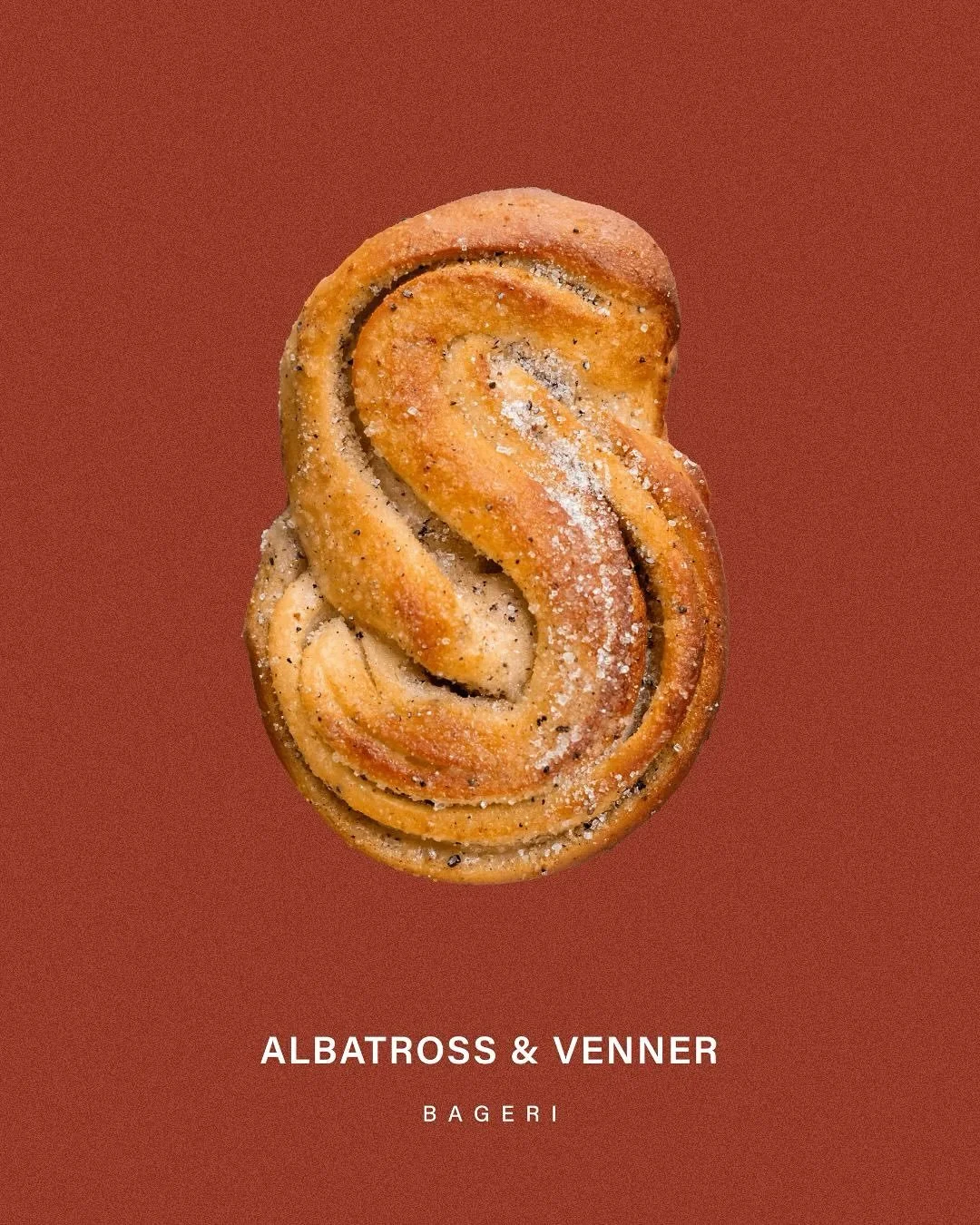 This cardamomme snurre is a newbie in the counter. We are working on the shape, today it was an S 😍