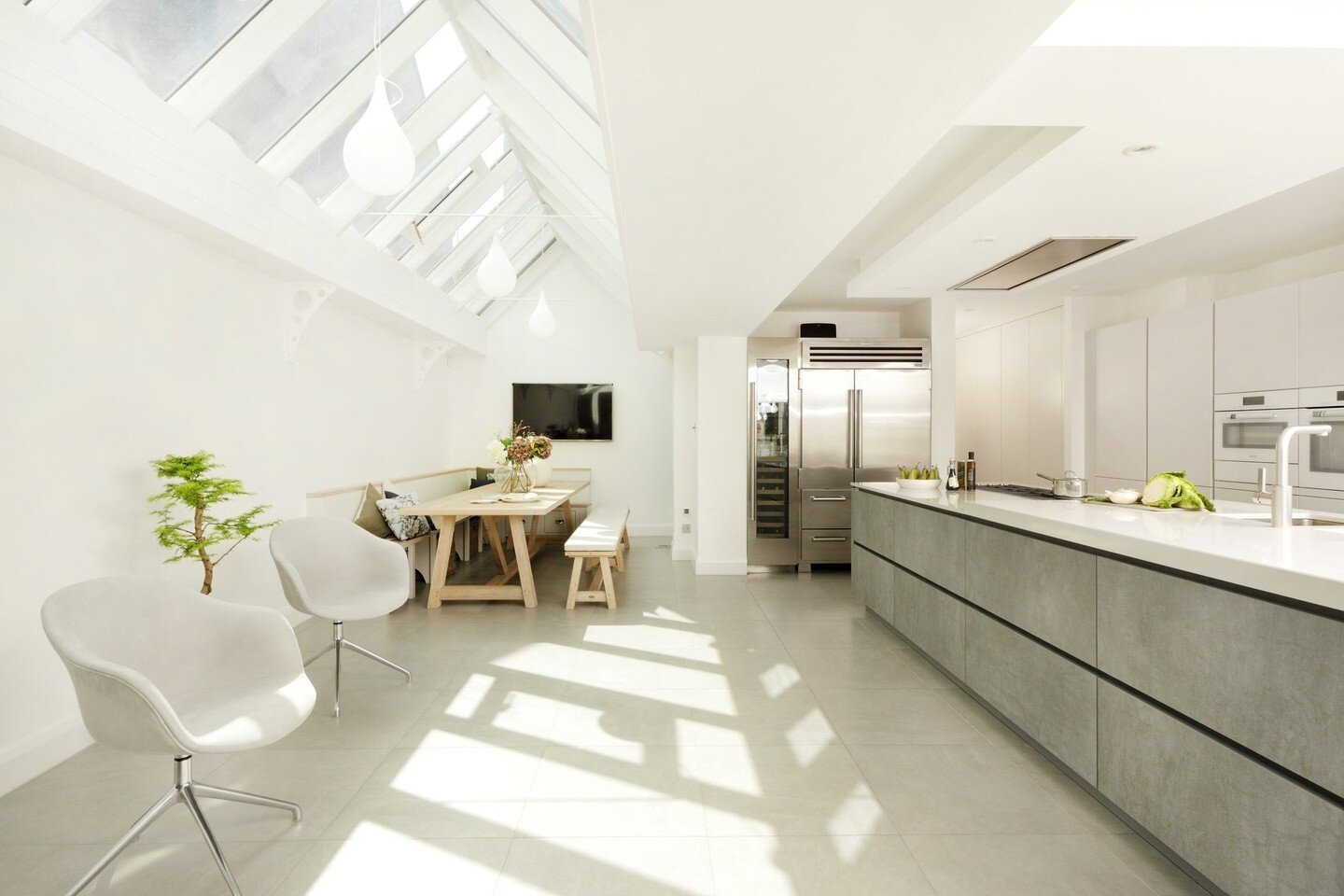 As it's now officially British Summer Time we thought it was perfect timing to share these beautifully light and airy kitchen designs we've created for some spring inspiration! ⁠
⁠
From expansive extensions to more compact projects, keeping it light 