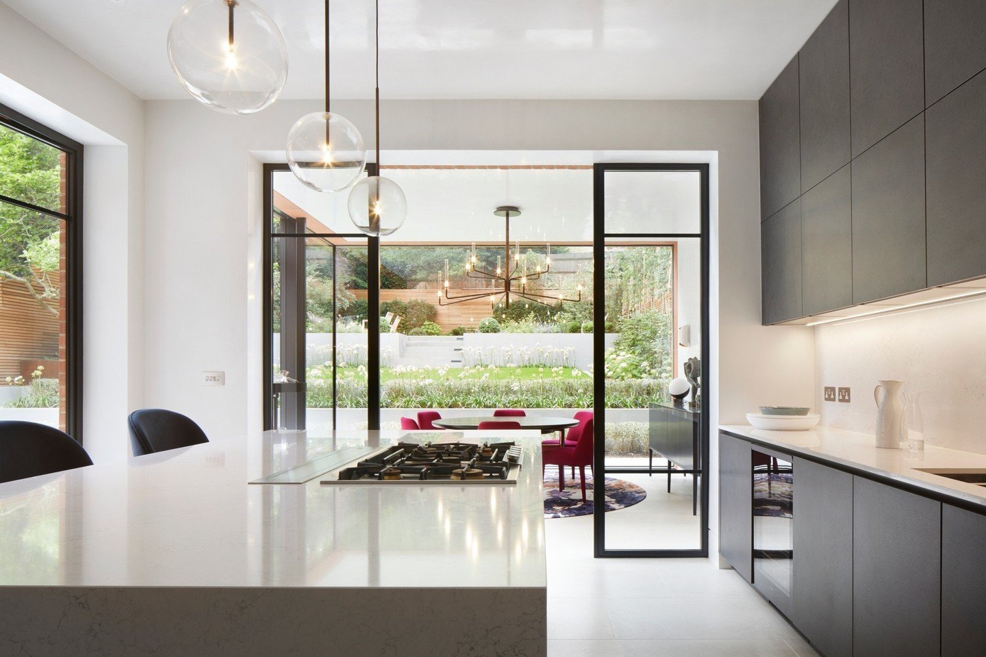 Light and airy was key to the design of this beautiful kitchen in a stunning extension created by @m_w_architects ⁠
⁠
Not only do we love the outlook to the impeccably designed gardens, but the view from outside-in is pretty spectacular in the twilig