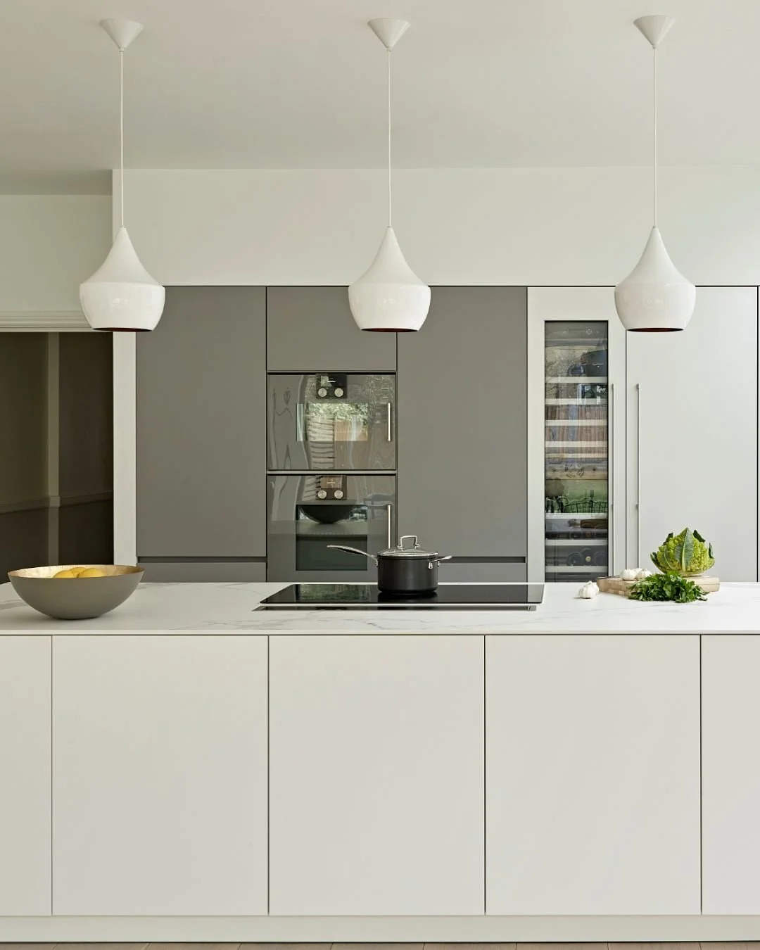 A clean, minimal design answered this North London client's brief perfectly.  Artwork has been given a space to shine in this modern, open space that is quietly impactful. 

To explore how we can help you create a timeless, luxury kitchen for your ho