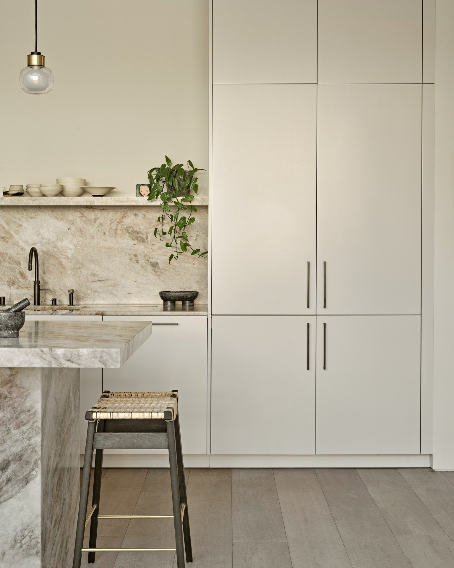 Quiet luxury was the brief for this Wimbledon home.  A soft neutral kitchen centred around a natural stone island , creates a space that feels calm and effortlessly elegant.

Appliances by@barazzauk  and @fisherpaykel 
Photography by @nicksmithphoto 