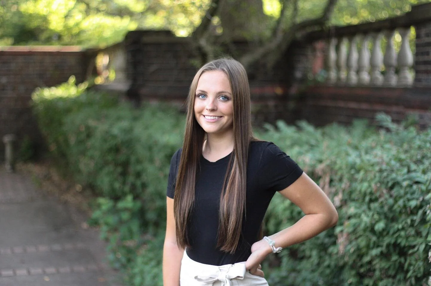 Calling all seniors!! Get your senior photo sessions scheduled today!