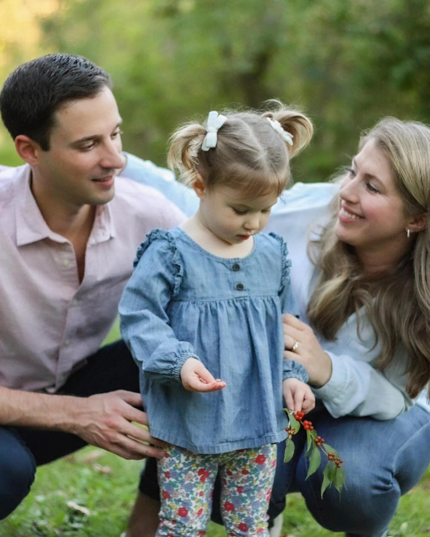 September is right around the corner! It&rsquo;s never too soon to schedule your fall family photos.  There&rsquo;s nothing like the changing leaves of autumn to create the perfect backdrop 🍂🍁

DM or email me today for more information!