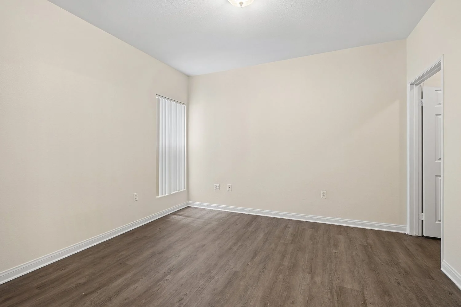 Spacious Bedroom in Crescent Heights Apartment Homes