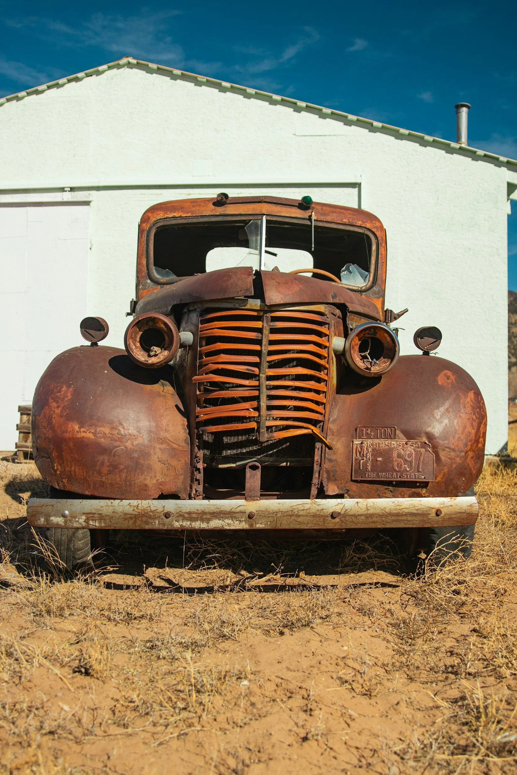 rusty car metal illustrating oxidation and inflammation contributing to cardiovascular disease