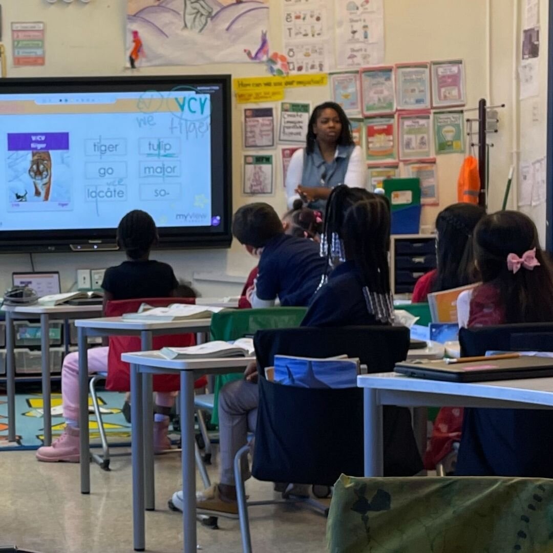 In honor of #219Day, here are a couple of our amazing Northwest Indiana teachers, Aliyah Johnson and Jonnisha Moore, who always have so much joy and love in their classrooms! We love getting the chance to observe our students' early literacy skills t