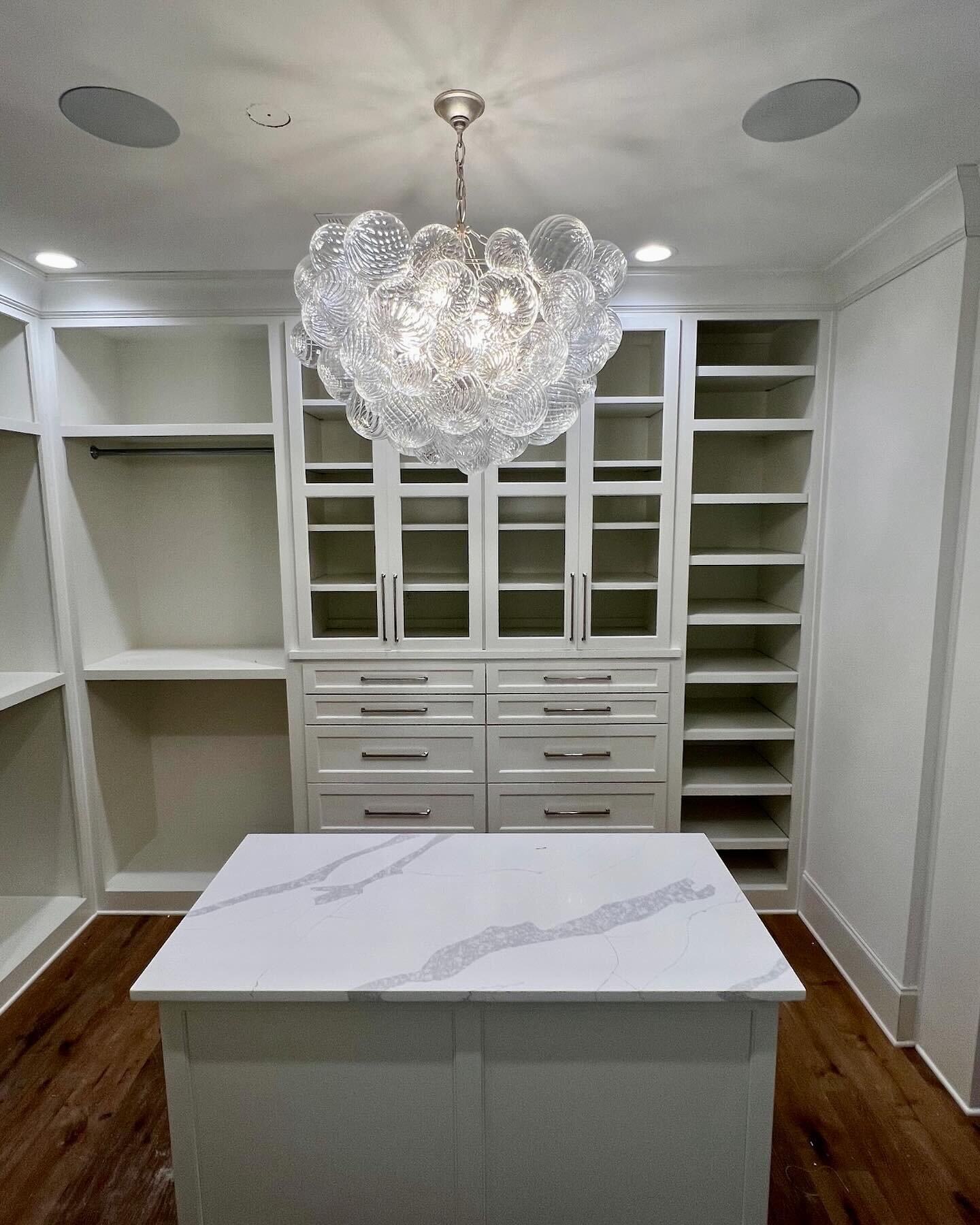 Now this is a closet! Custom-built to the client&rsquo;s needs exactly✔️ I Love This Stuff! 

#ilovethisstuff #customhomes #homes #homebuilder #construction #builders #interiordesign #realestate #newhome #dreamhome #architecture #renovation #luxuryho