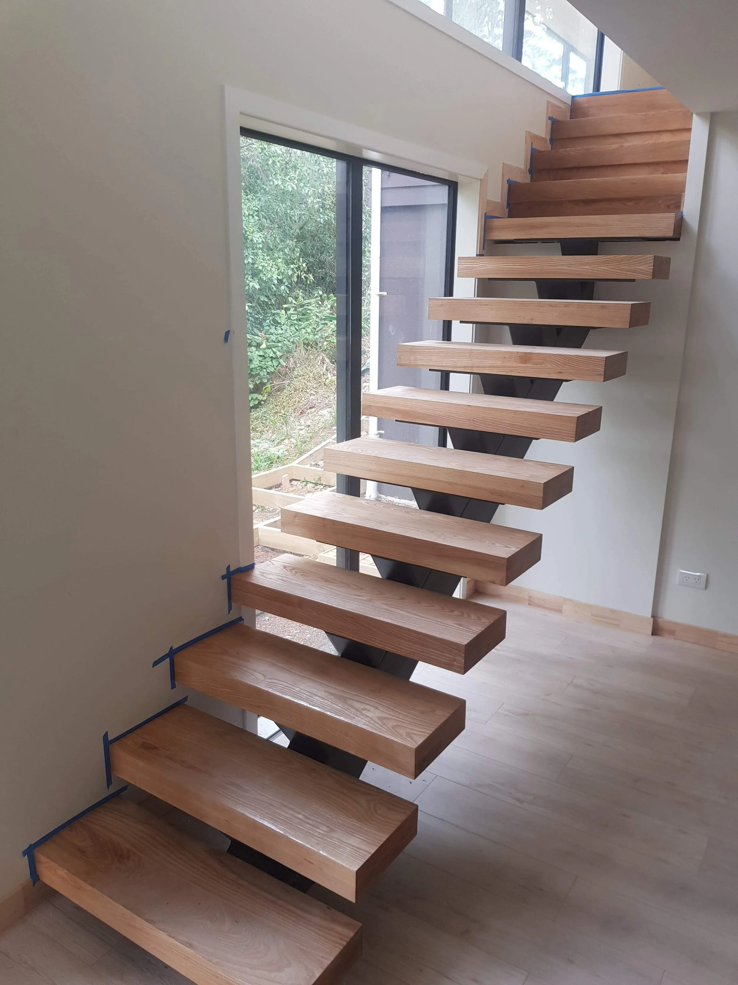 timber-stairs-steel-stringers-auckland.jpeg