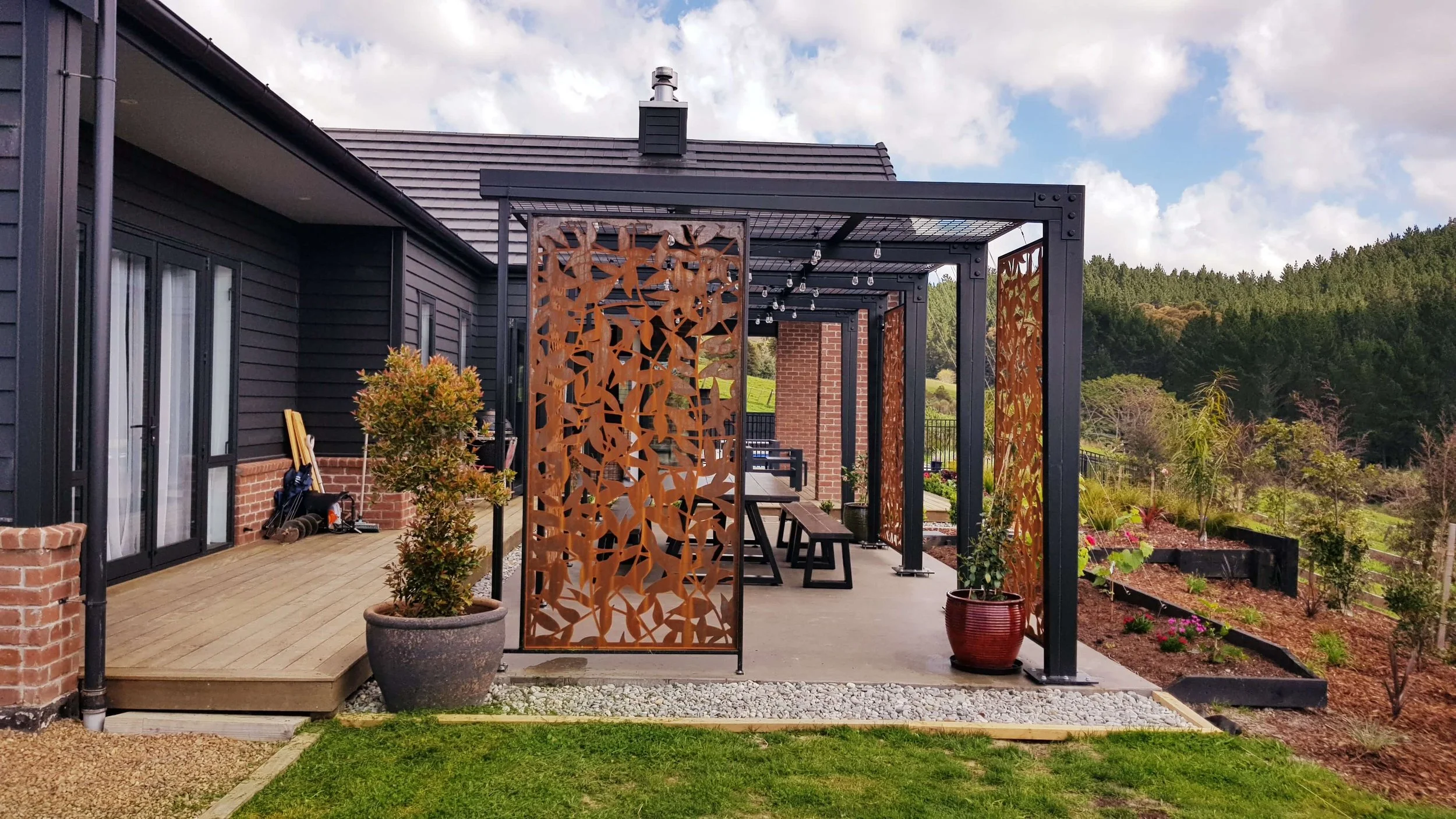 custom-pergola-feature-screen-outdoor-furniture-wainui-jn659-716-3.jpg