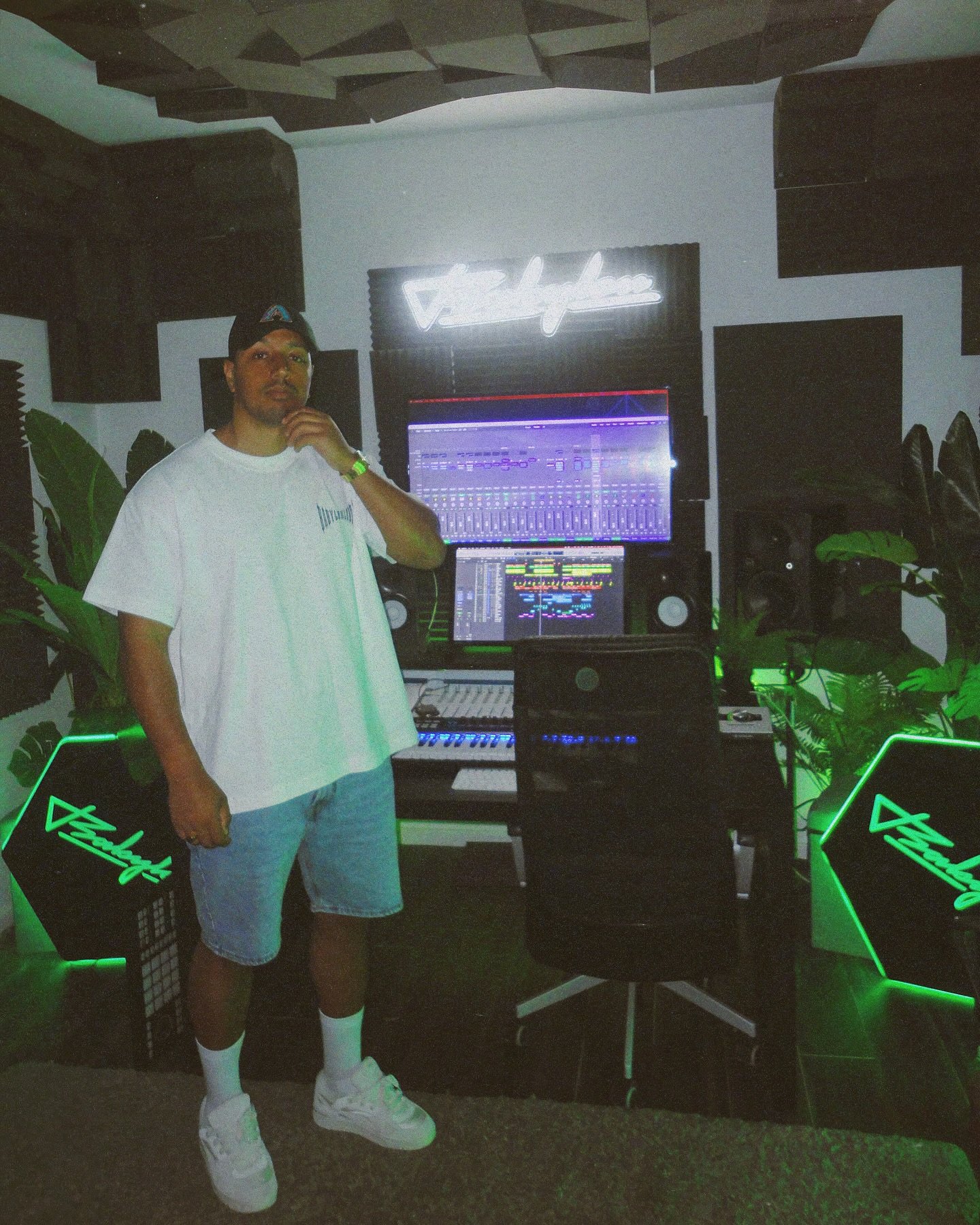 So crazy 🤯 &lsquo;Morning Comes&rsquo; just hit 5 million streams on @spotify and another million on @applemusic 

Massive thank you to everyone who&rsquo;s been running it up! 🙏🏾 

Maybe I should drop another one on @selectedofficial 👀 🤔