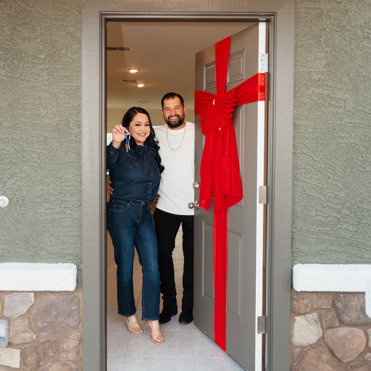 Homeownership dream come true 🏡✨

To my sweet clients Betsy &amp; Eyery! Congratulations on your new home and all the hard work behind this achievement. You both stepped up without hesitation and handled everything beautifully 🙌🏻

Gracias por perm