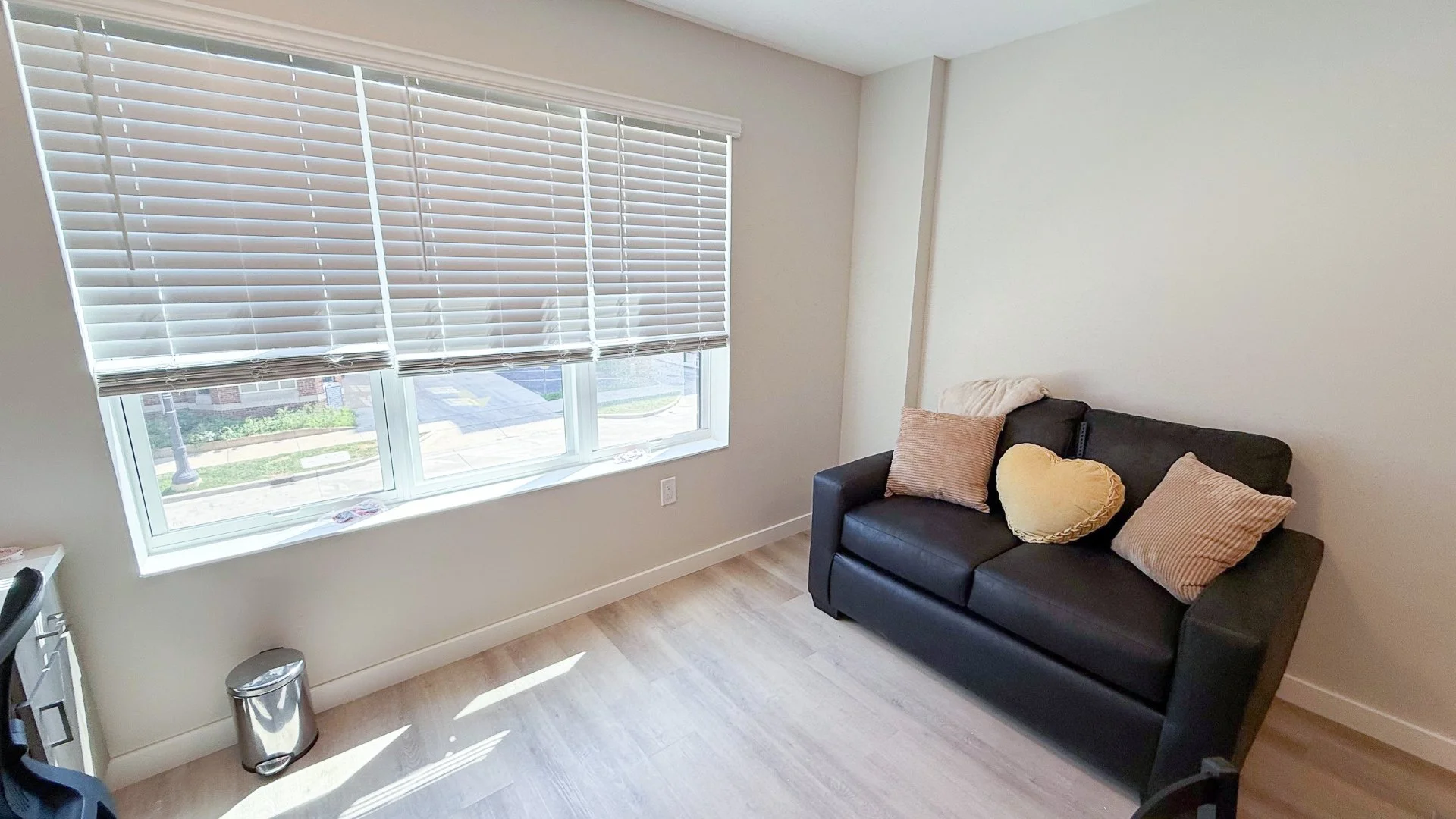 608 Chalmers 204 - Model 1 BR B - 6.jpg