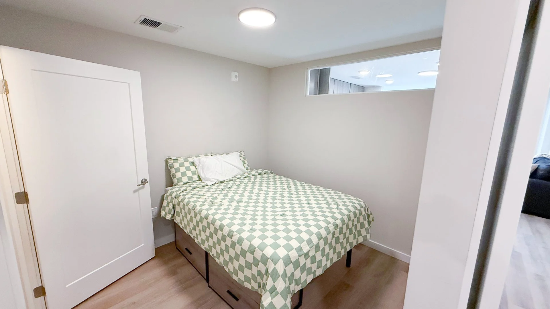 608 Chalmers 204 - Model 1 BR B - 10.jpg