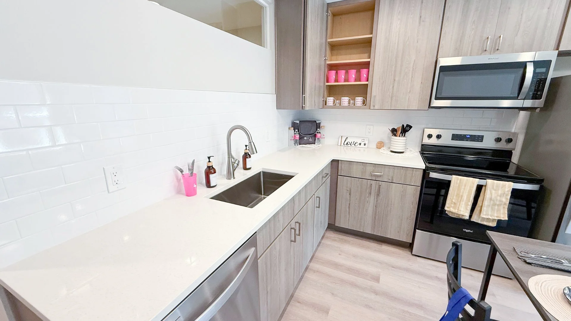 608 Chalmers 204 - Model 1 BR B - 3.jpg