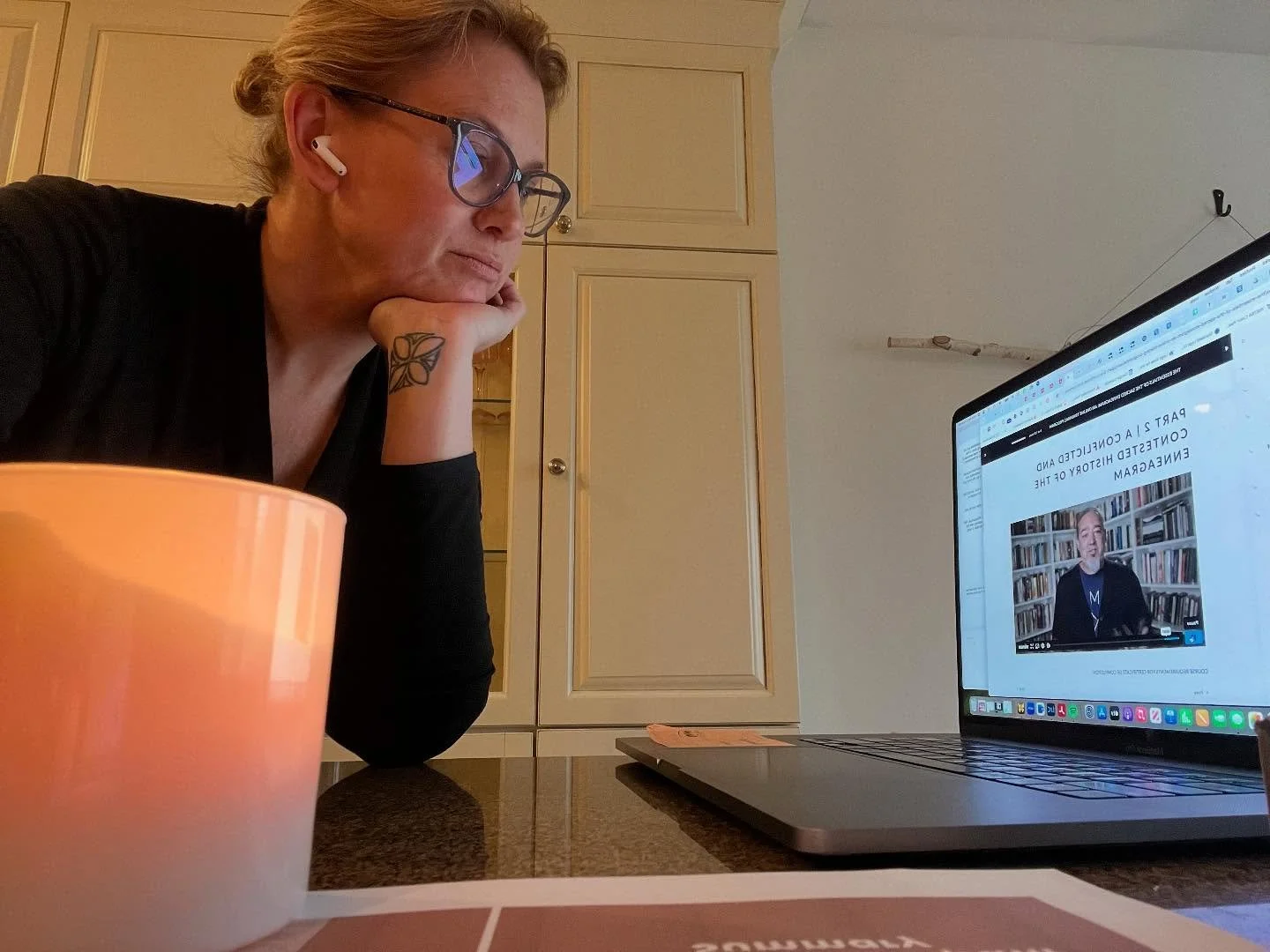 @chrisheuertz was right. Once the Enneagram gets a hold of you, it just does not let go. Doing a deep dive into The Enneagram with my @waxbuffalo Number 4 candle for of course, added 4 ambiance.