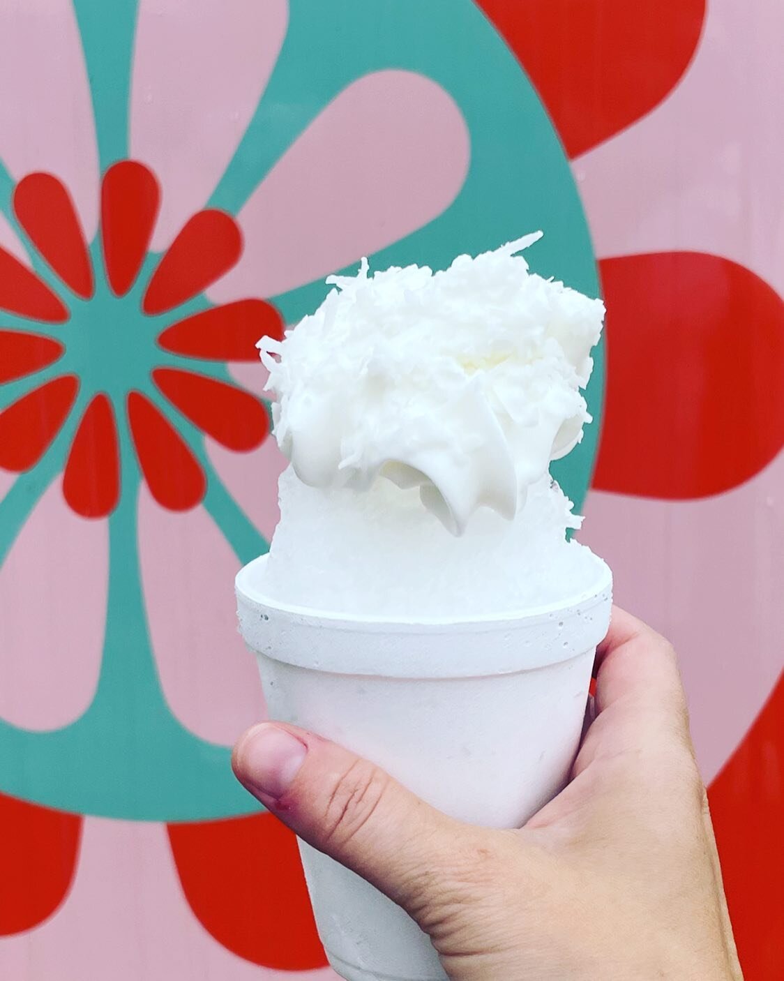 🤍THE WHITE LINEN 🤍
*Your choice of pina colada, coconut, or wedding cake topped with whipped cream and coconut shavings!*

📍Come see us today from 11-1 @frankie_and_flora and 5-9 for white linen night @steeldoorrealty