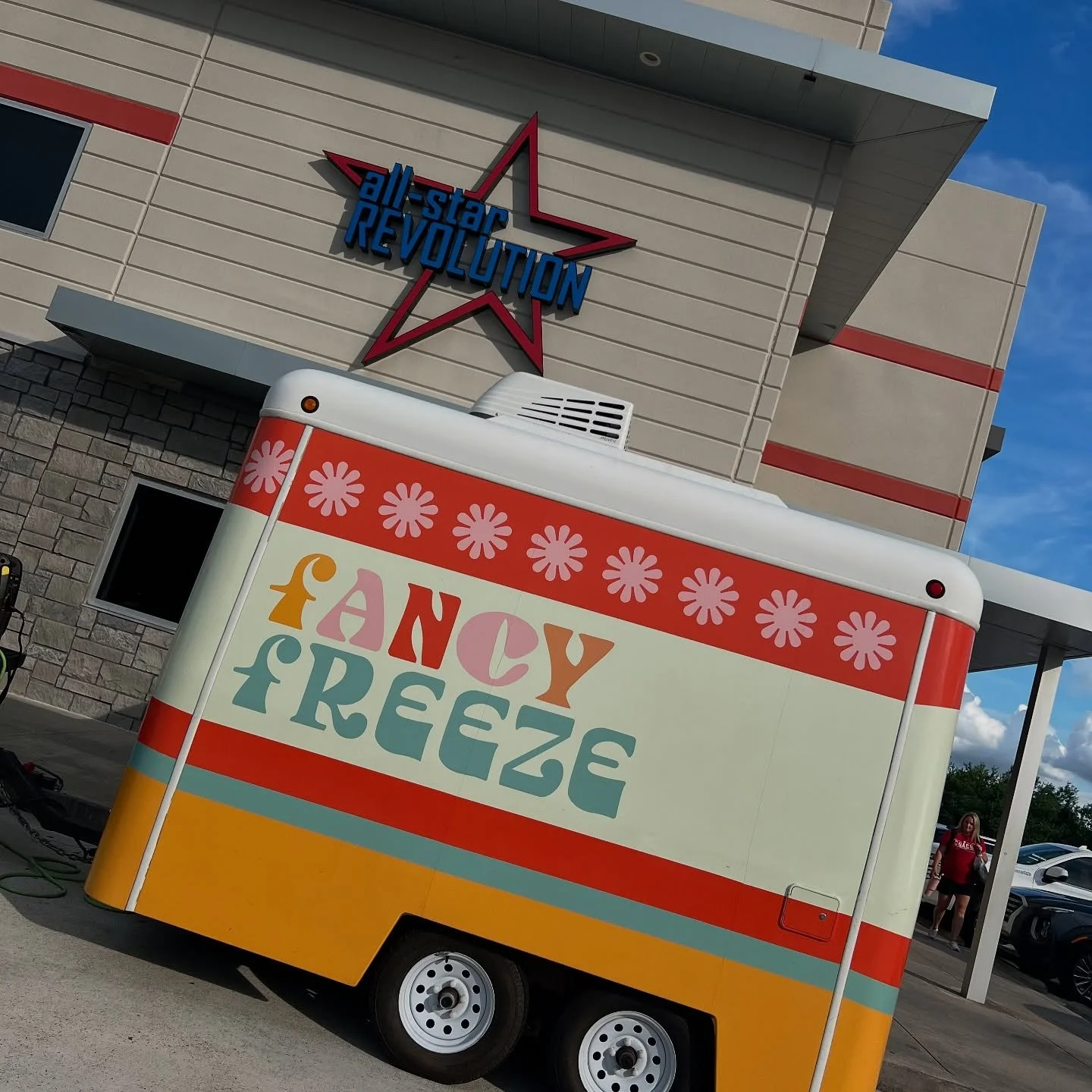 Last night was a blast! These cheerleaders put in hard work and were rewarded with some delicious snoballs! 

Find us tonight if you want to see what all the hype is about🔥🍧

📍2557 Austin Trl, Friendswood // 6PM - 8:30PM

#stayfancy #meetmeatthewi
