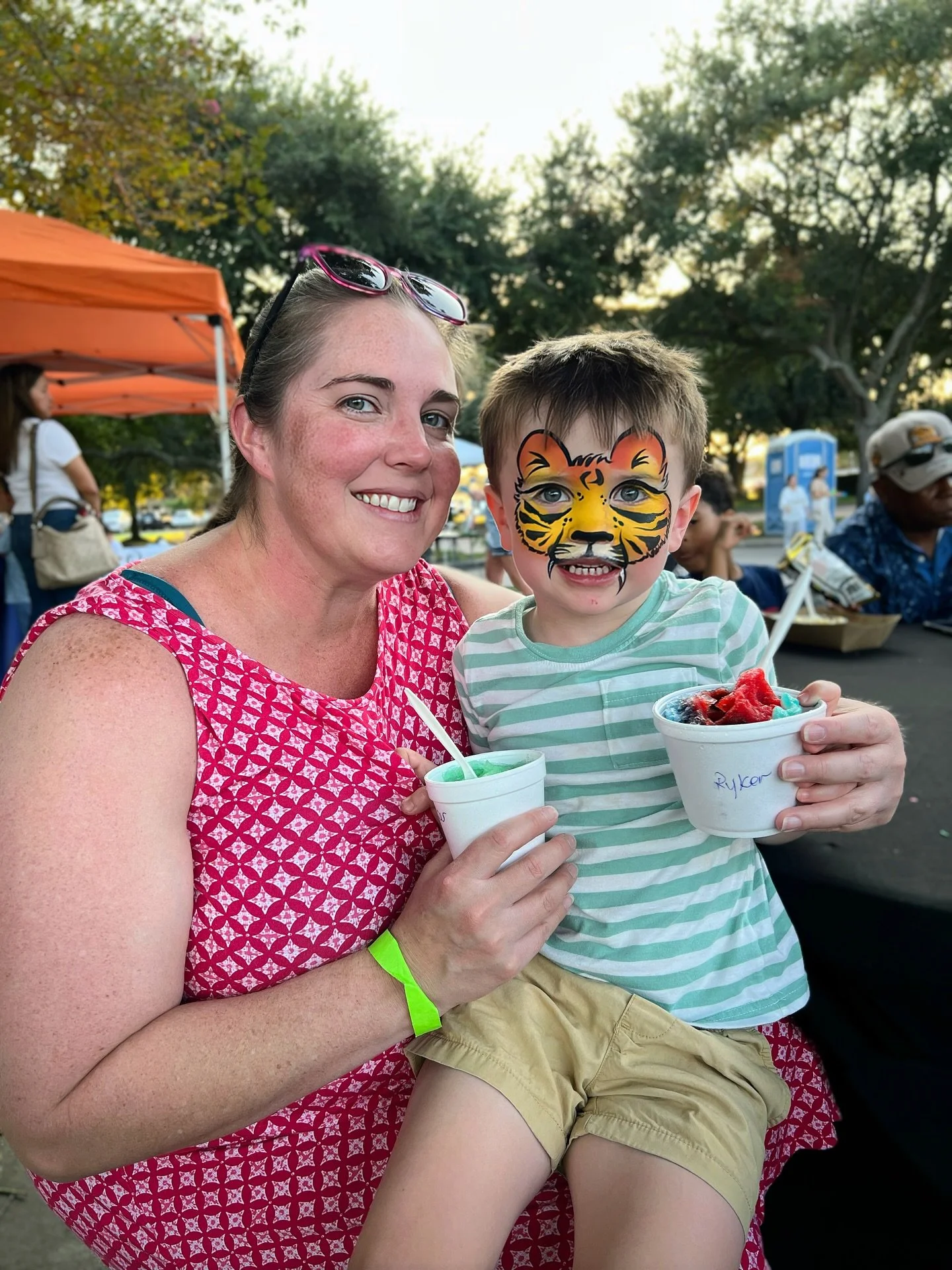 Friday was all about flavor &amp; fundraising! 🙌 
Huge thanks to everyone who came out to support the South Shore Montessori PTA! 🍧🧡